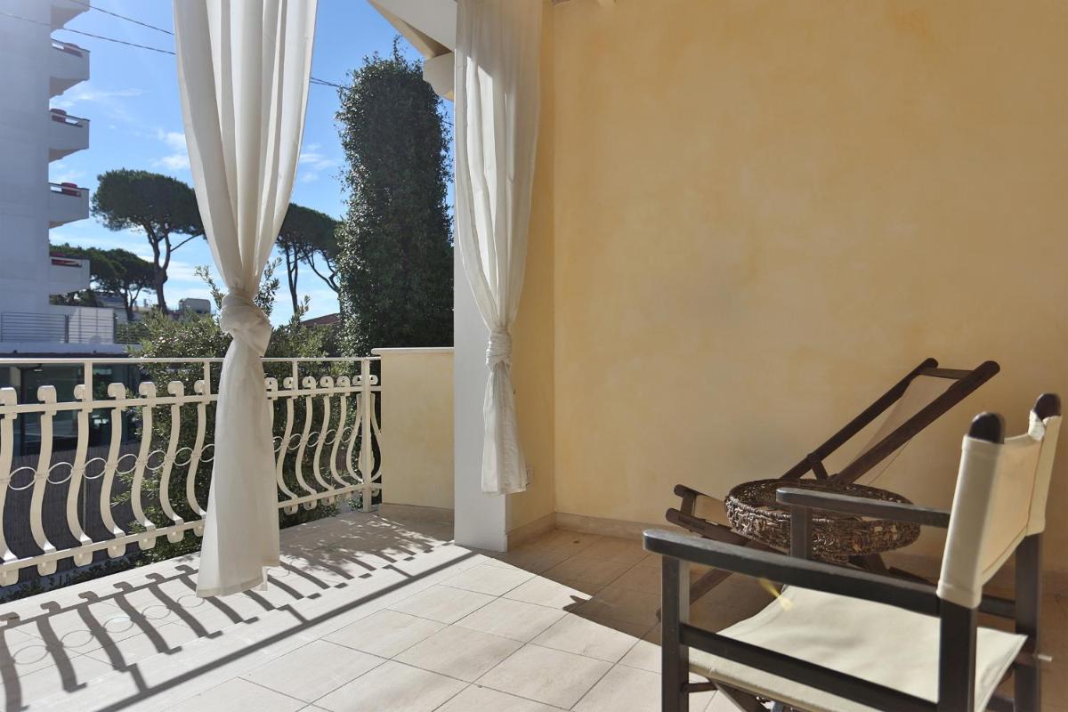Villa Mony. 100 mt dal mare! view 2