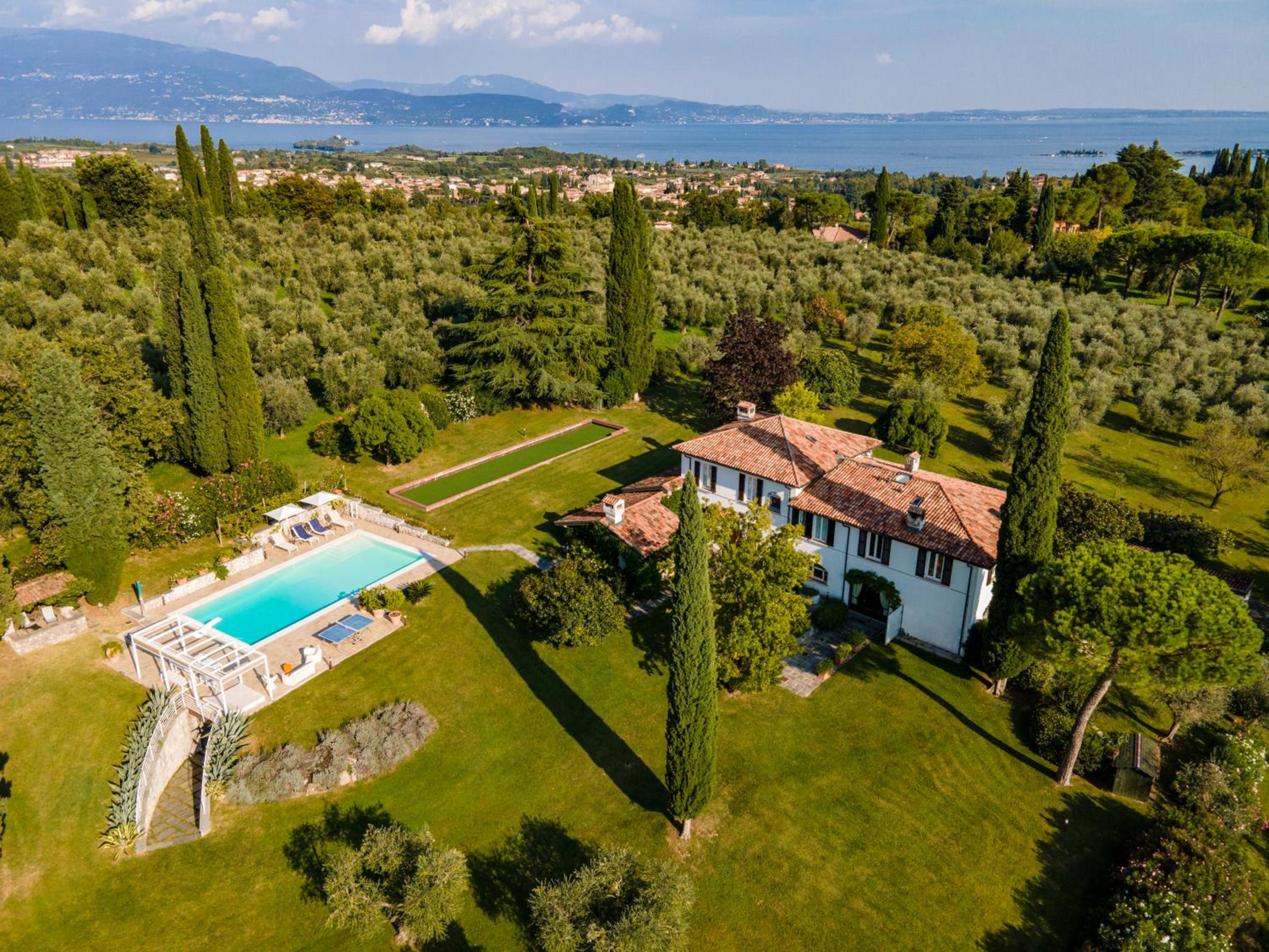 PODERI LA ROCCHETTA Countryside Estate on the Hills of Lake Garda