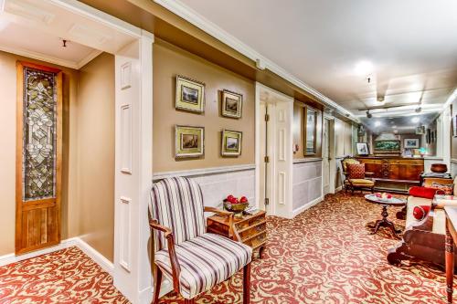 Hotel Ballastone Inn