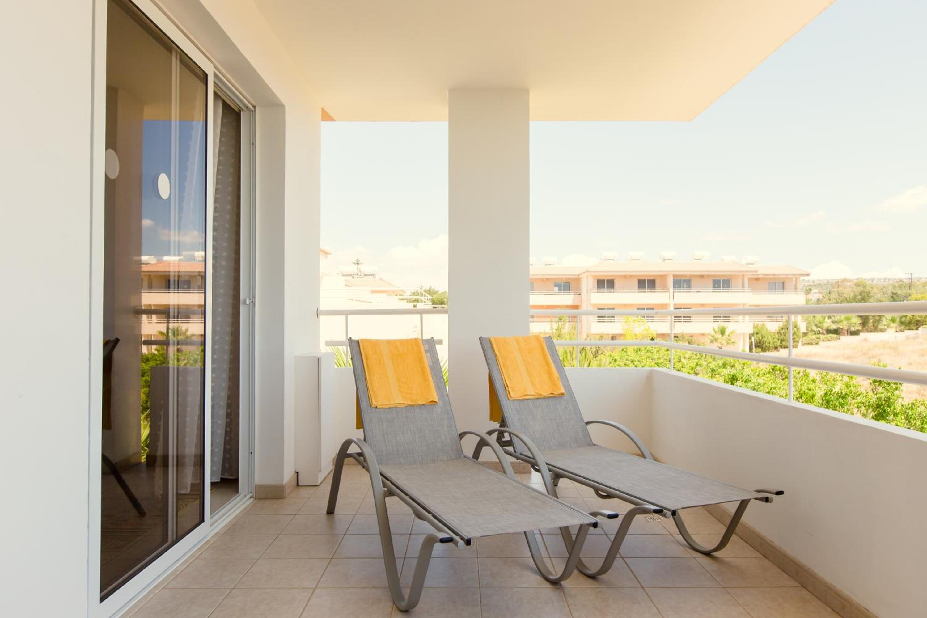 NISSI BEACH POOL VIEW APARTMENT FREE WIFI