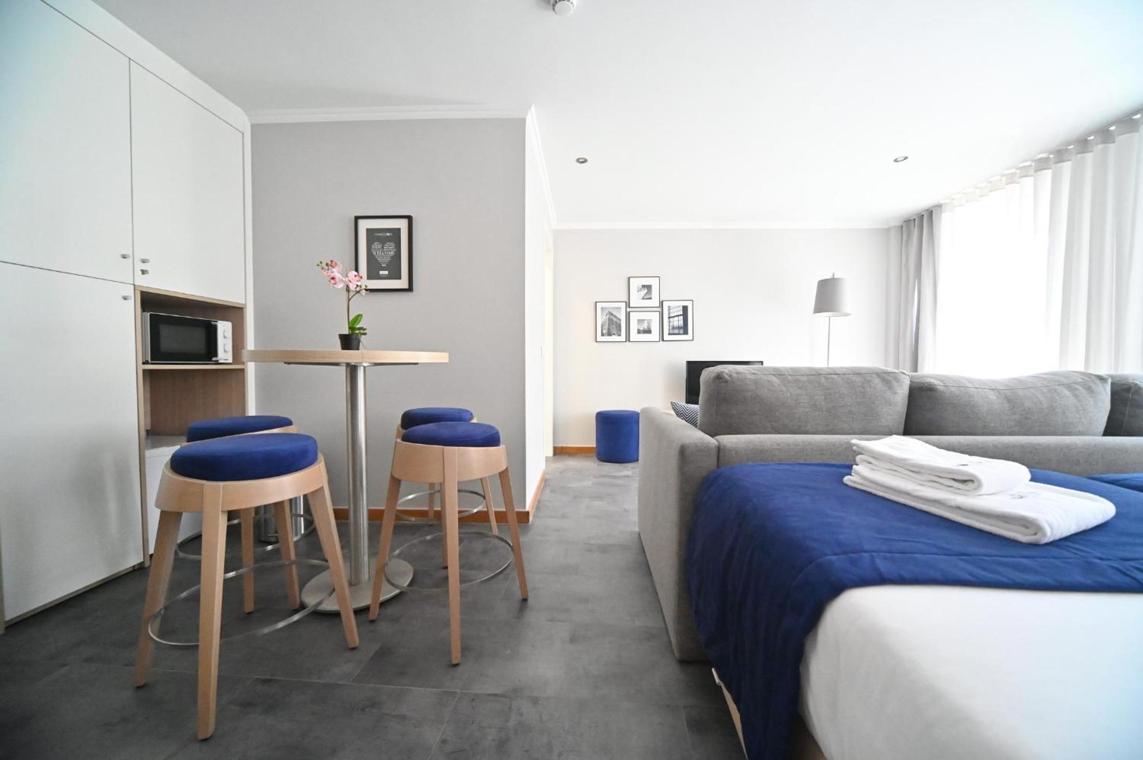 Famous Crows Lisbon Suites view 3
