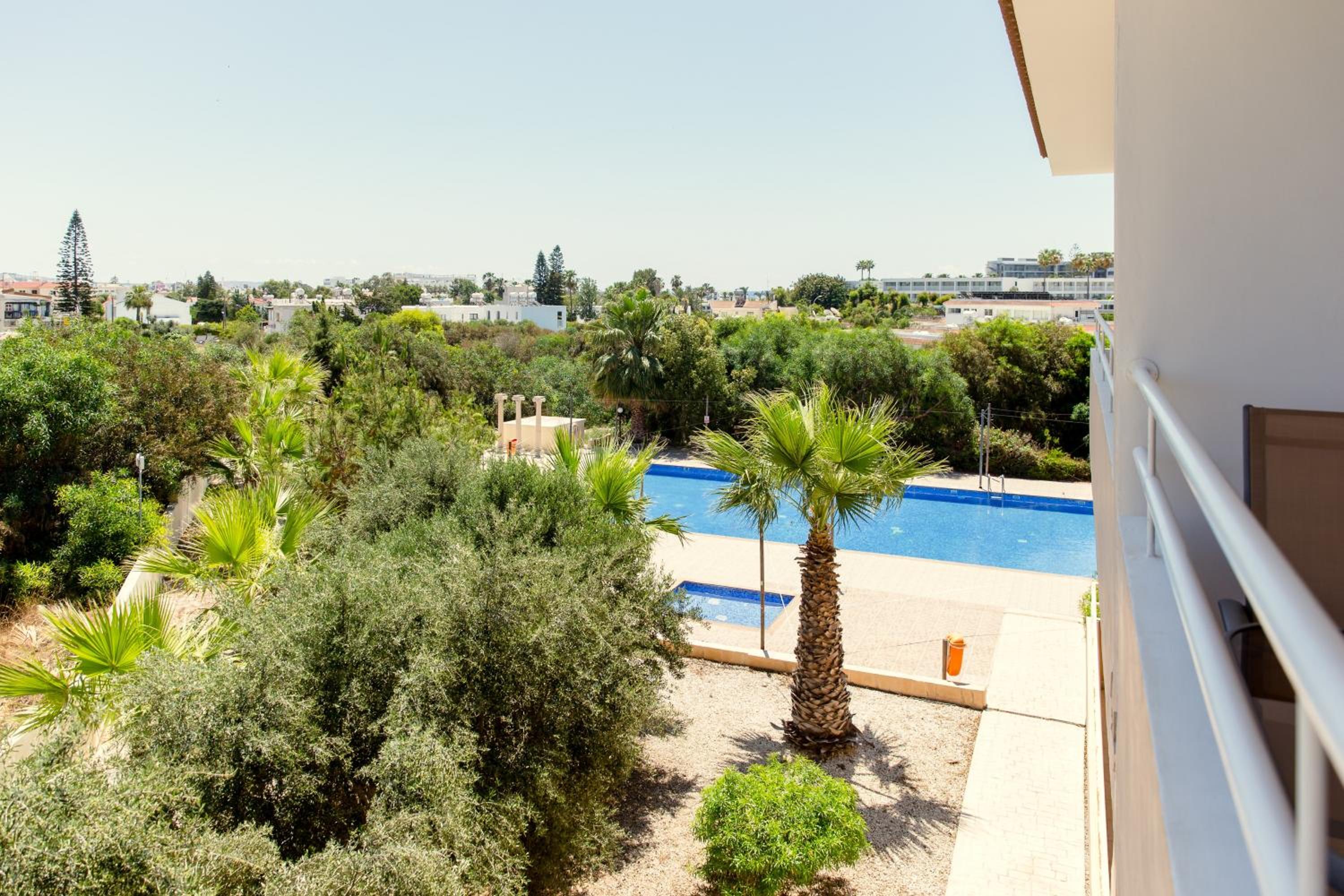 NISSI BEACH POOL VIEW APARTMENT FREE WIFI