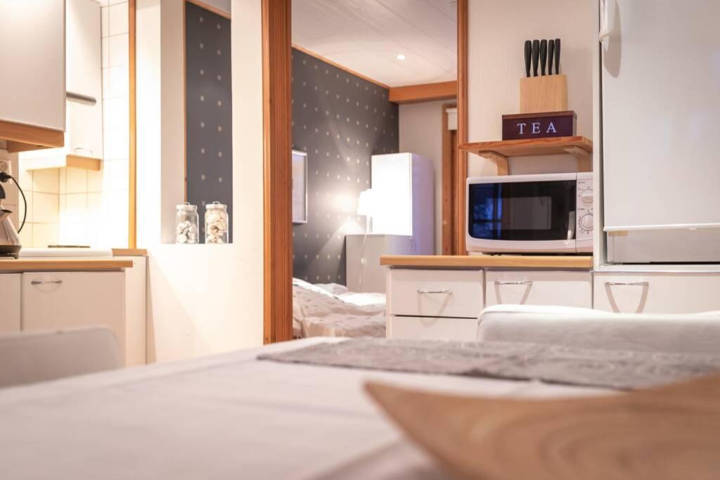 Cozy 1 Br Apt and Free parking by the Railway station