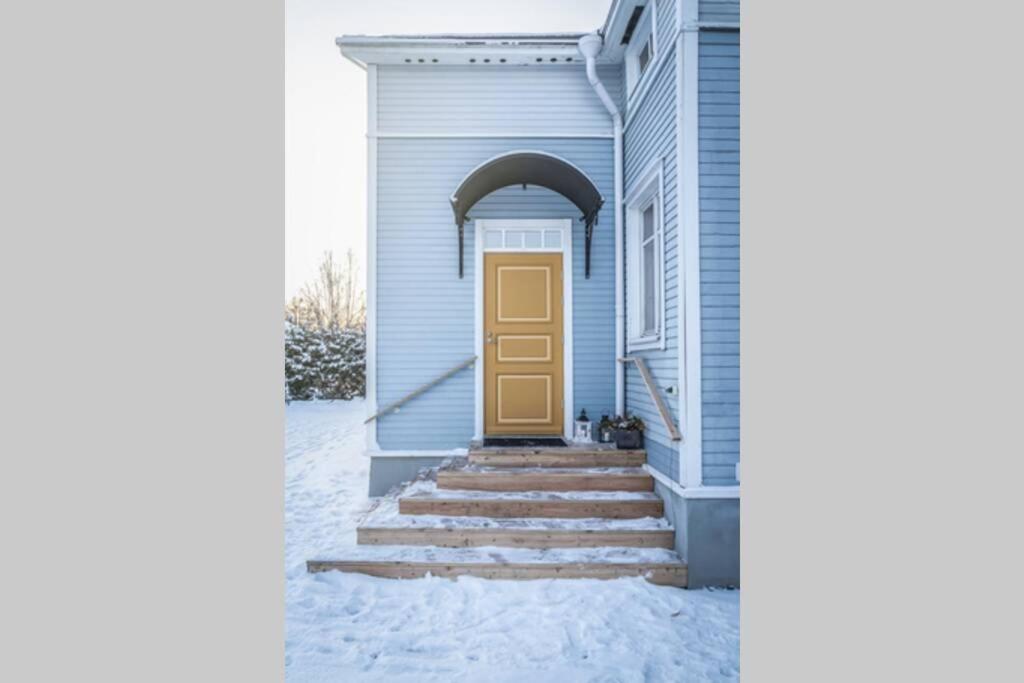 Cozy 1 Br Apt and Free parking by the Railway station