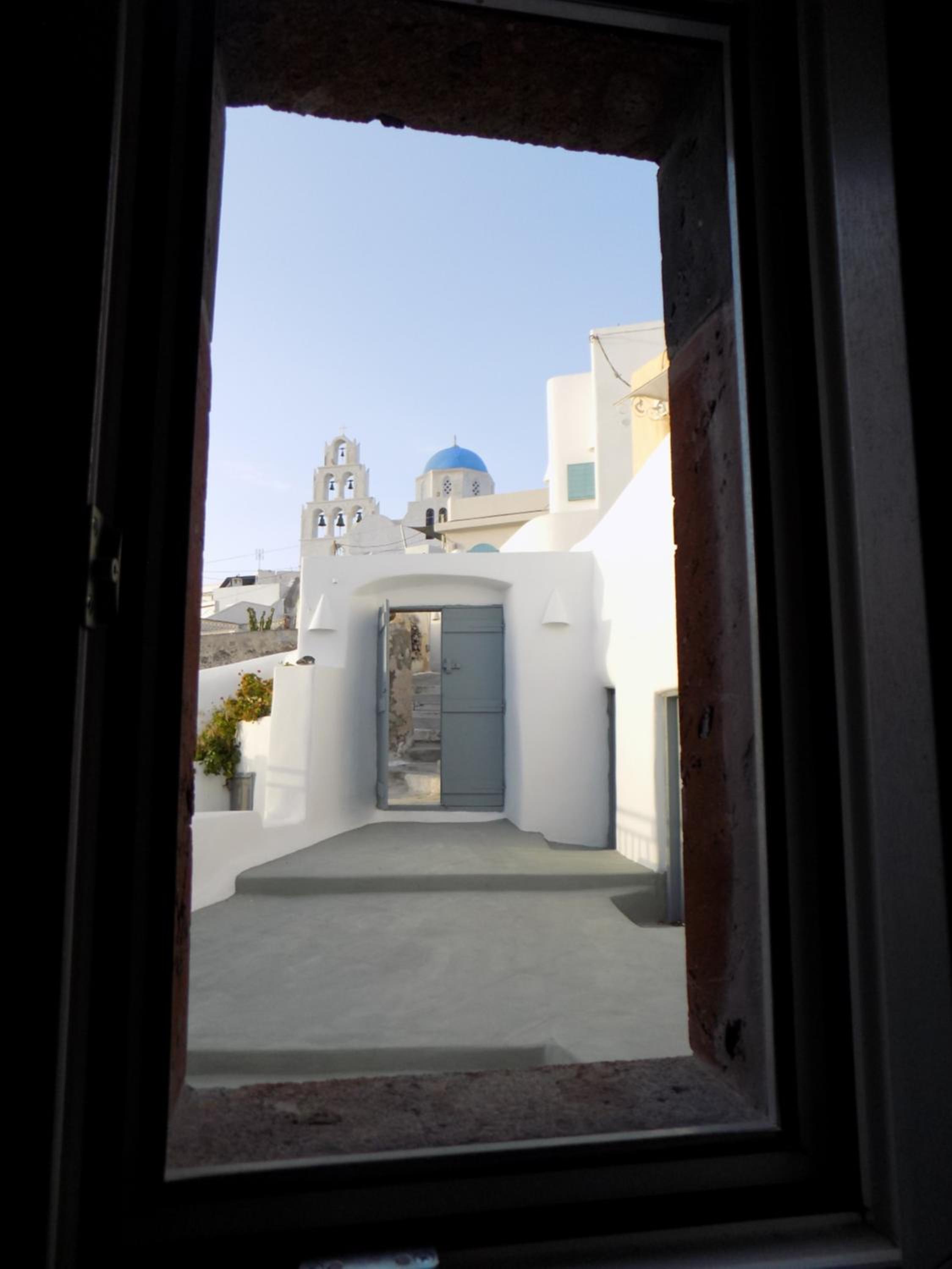 Imarkellis Santorini Cave House with yard