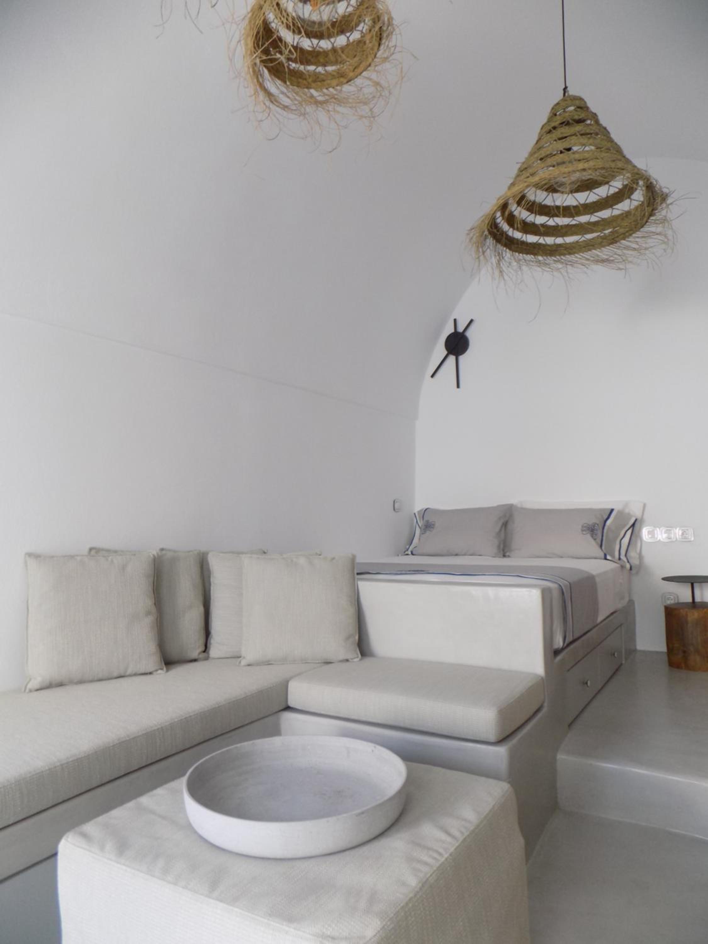 Imarkellis Santorini Cave House with yard