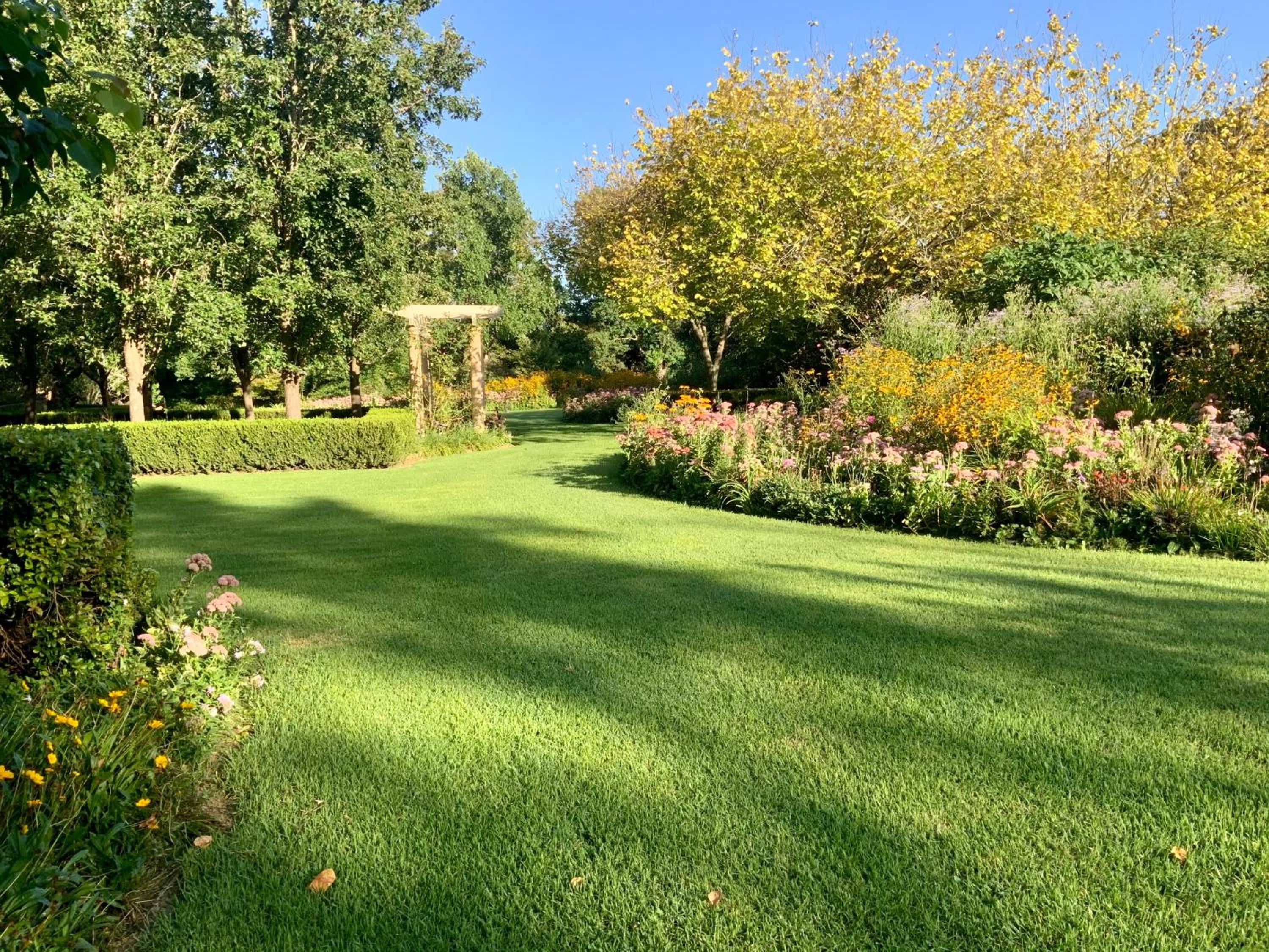 One Bedroom Cottage with Shared Pool