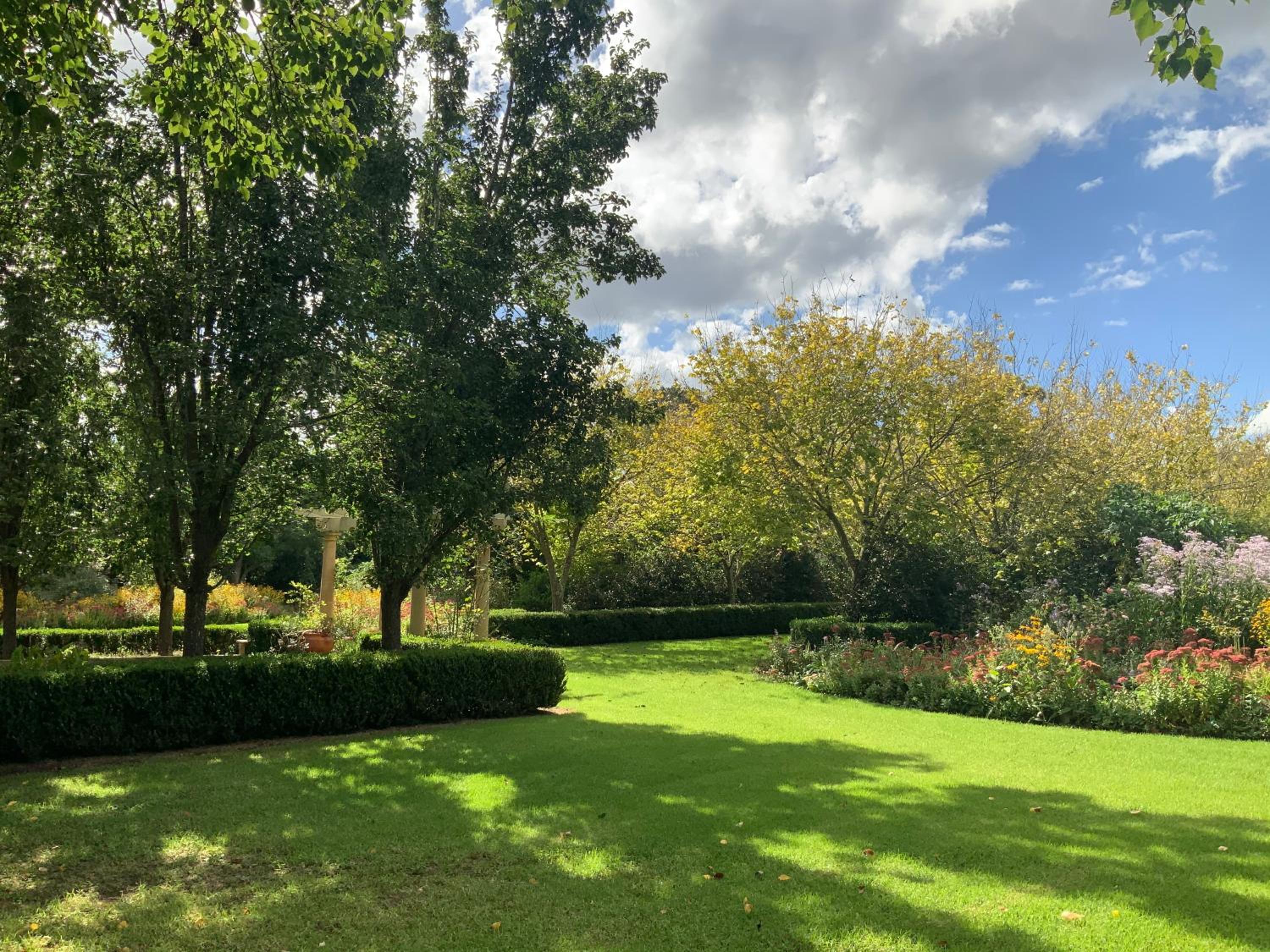 One Bedroom Cottage with Shared Pool