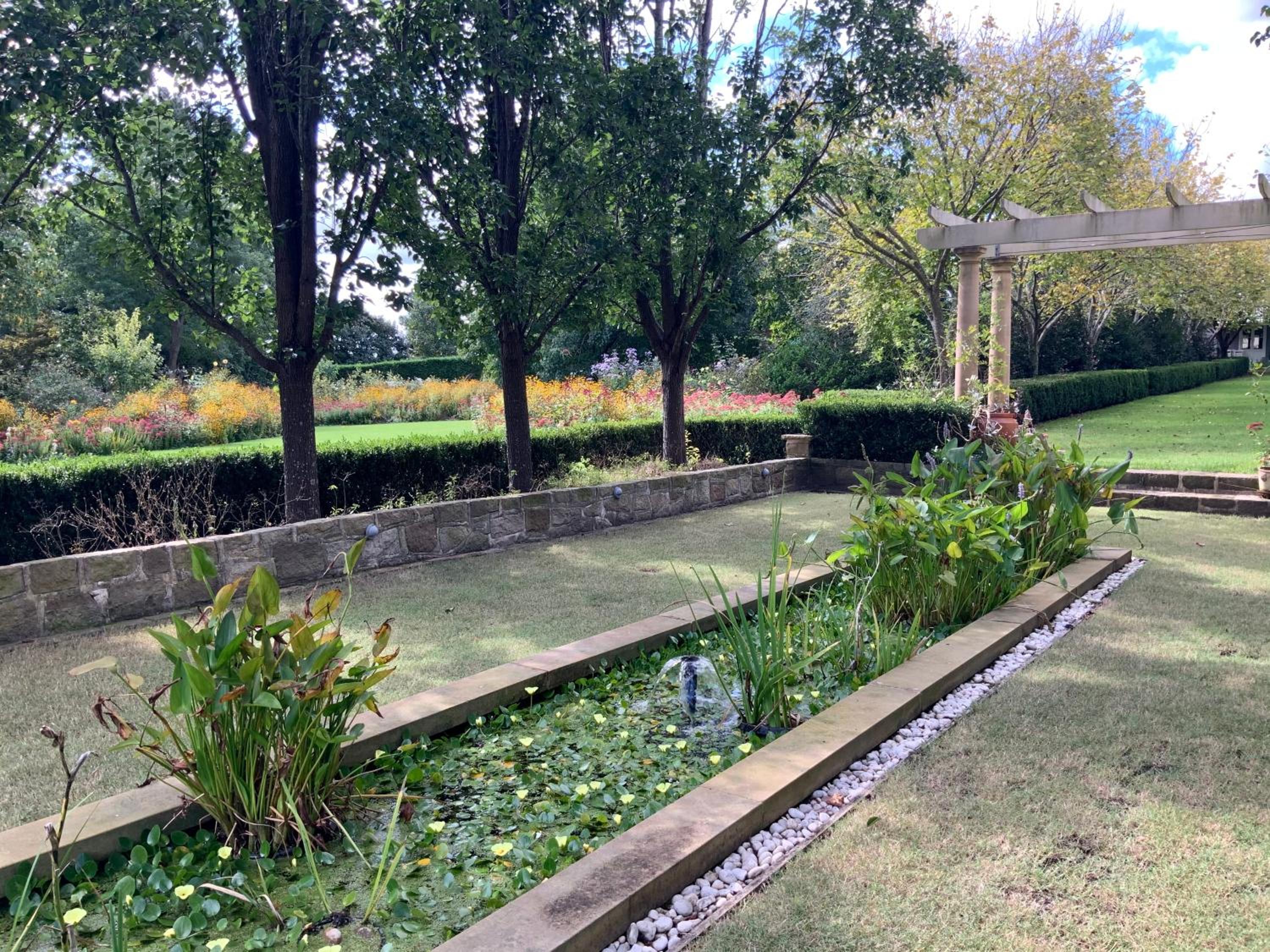 One Bedroom Cottage with Shared Pool