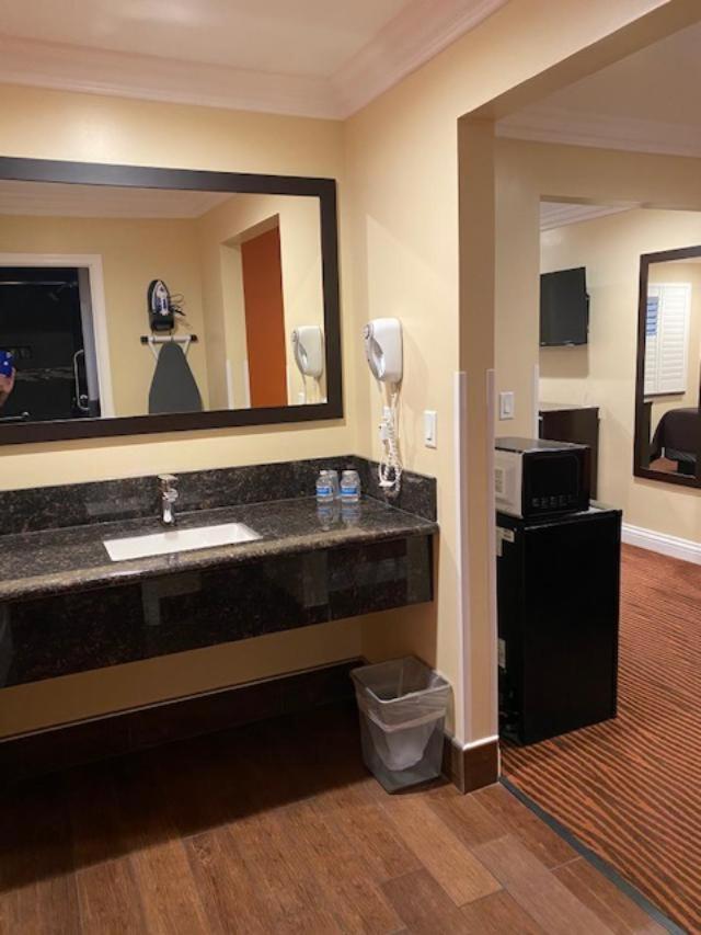 Convention Center Inn & Suites