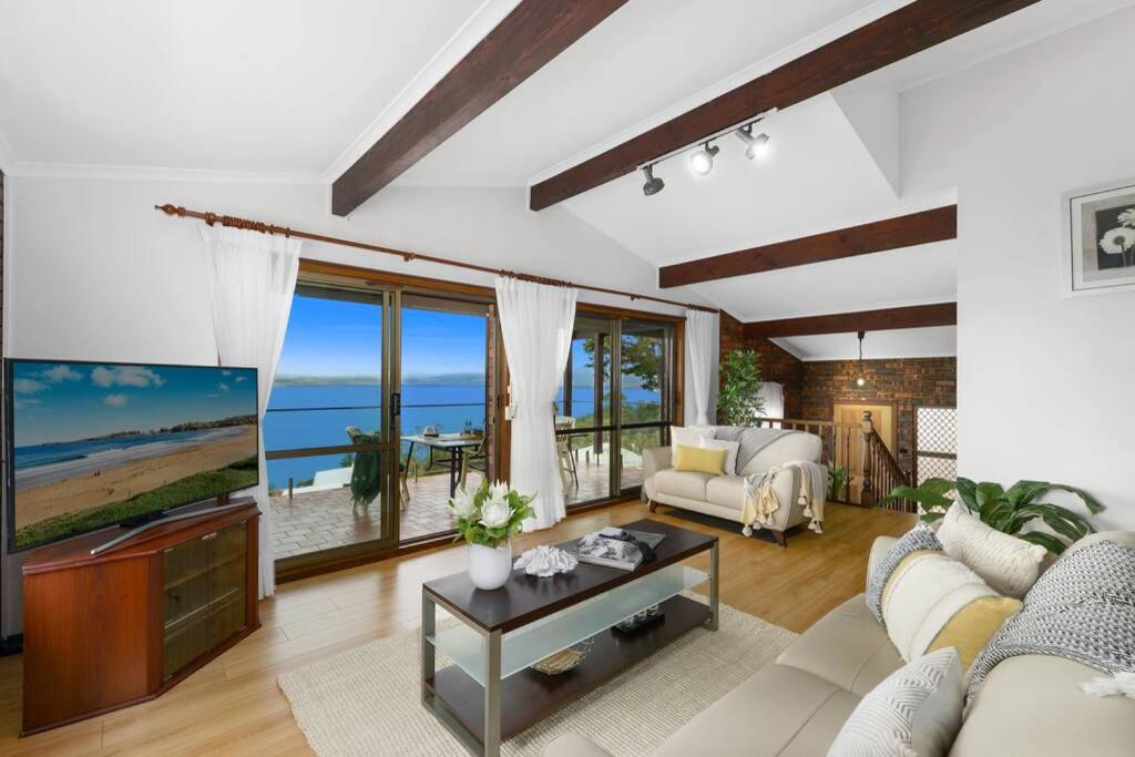 Spectacular Lake and Ocean View Holiday Home