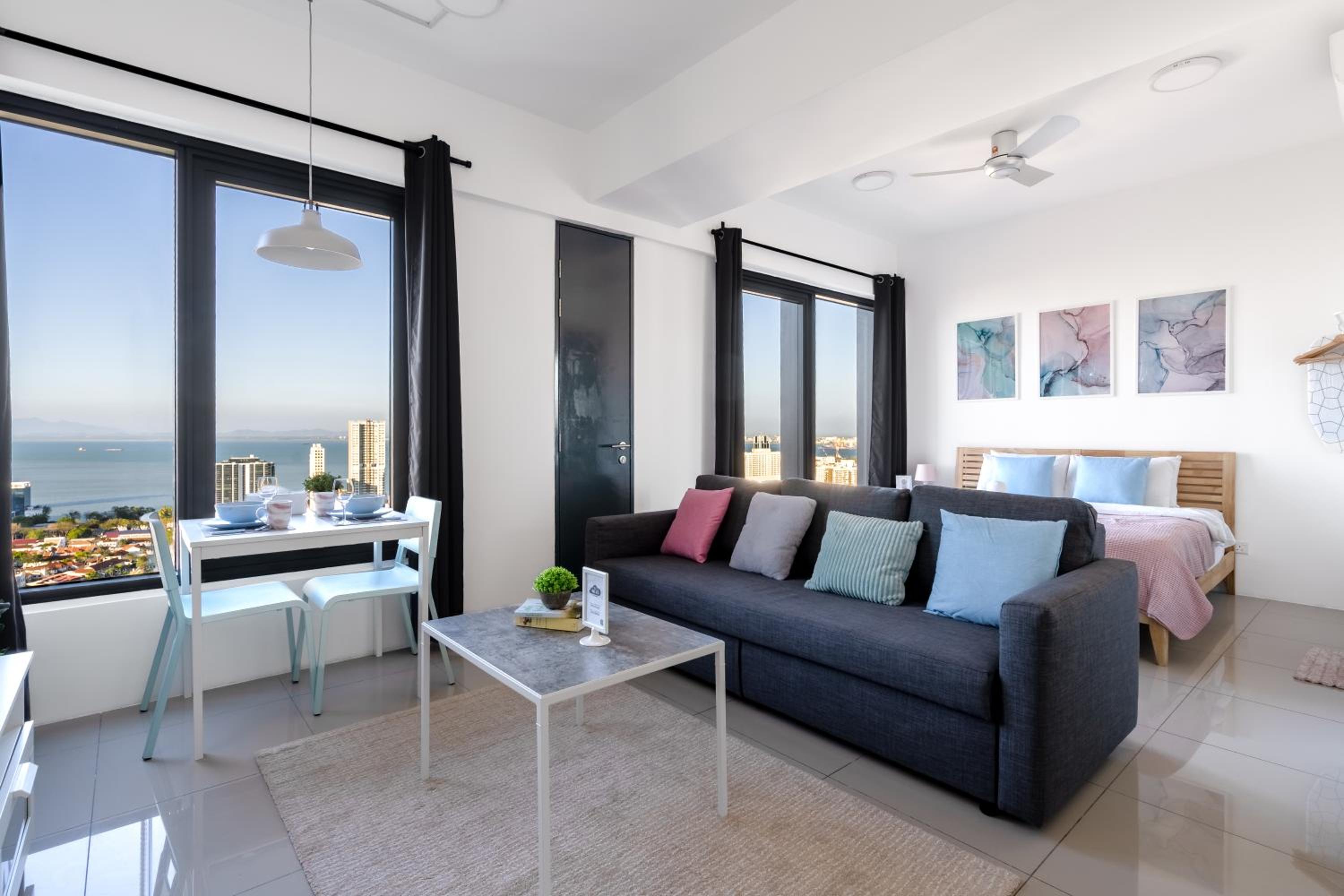 De Pastel Studio - SeaView at 218 Tropicana NEAR Komtar Food Heaven with Netflix & TV Box photo 1