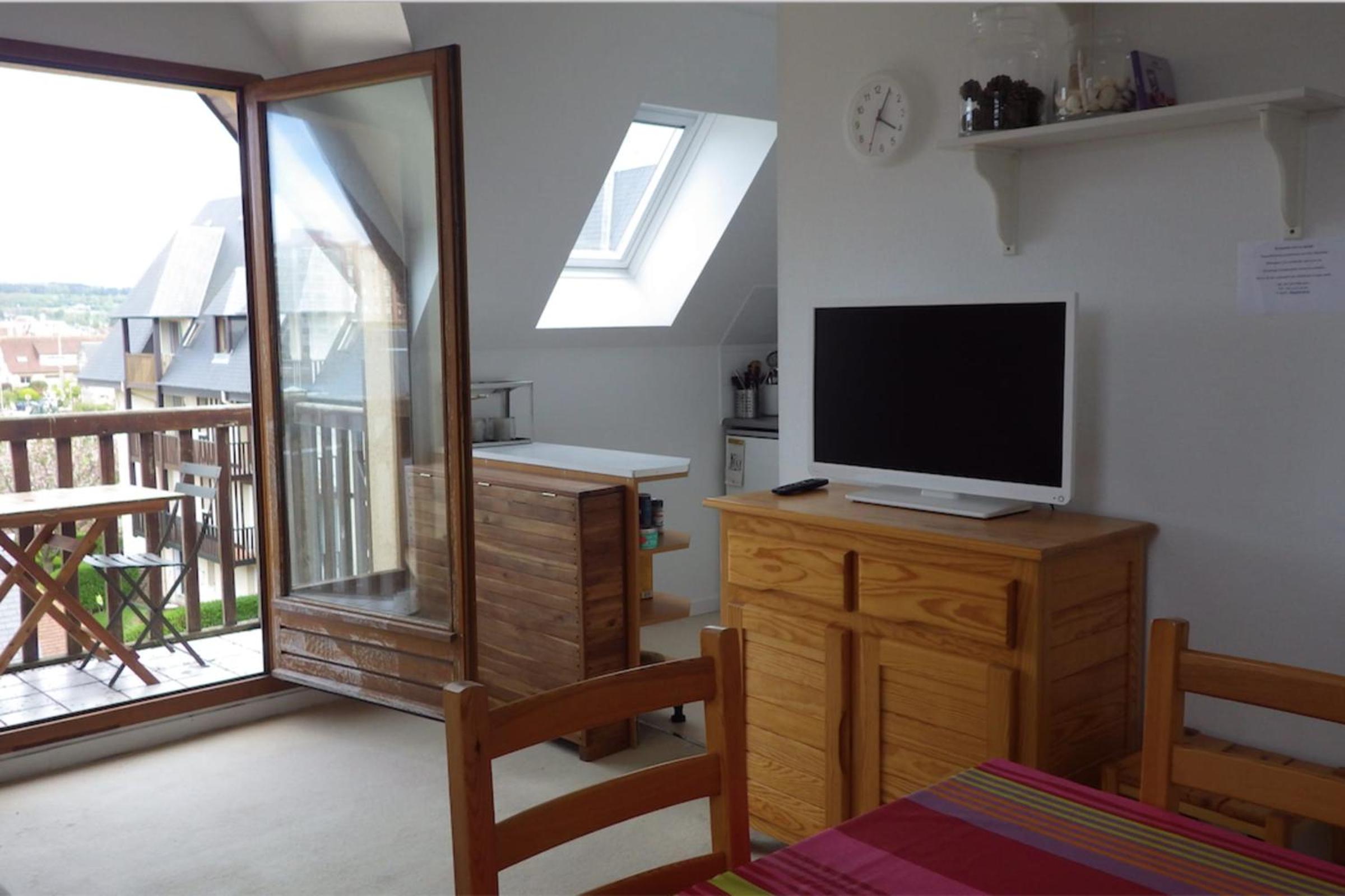 Nice Flat 2 Steps From The Beach view 3
