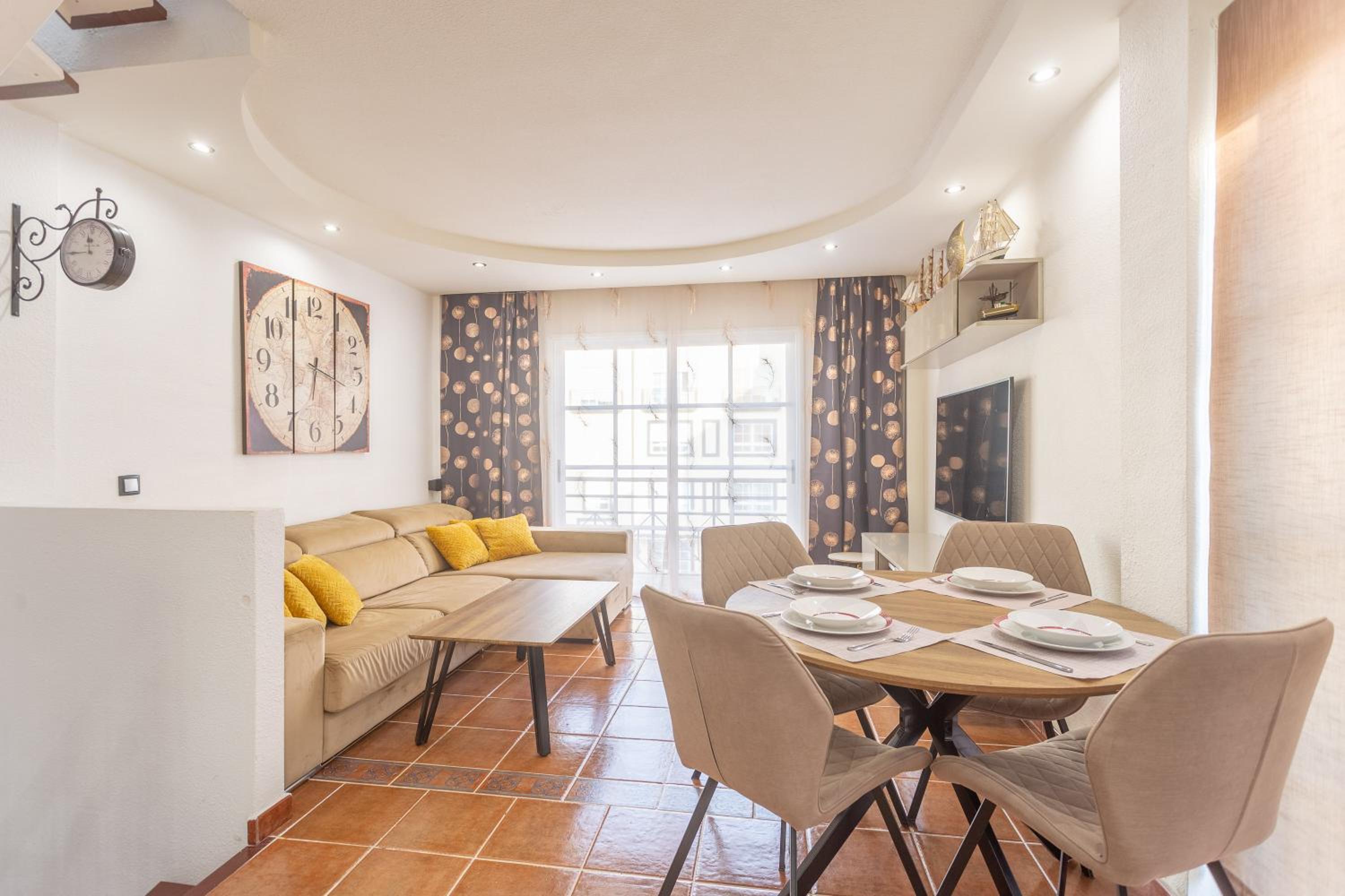 Aqua Vista 2 bed Penthouse with great views view 3