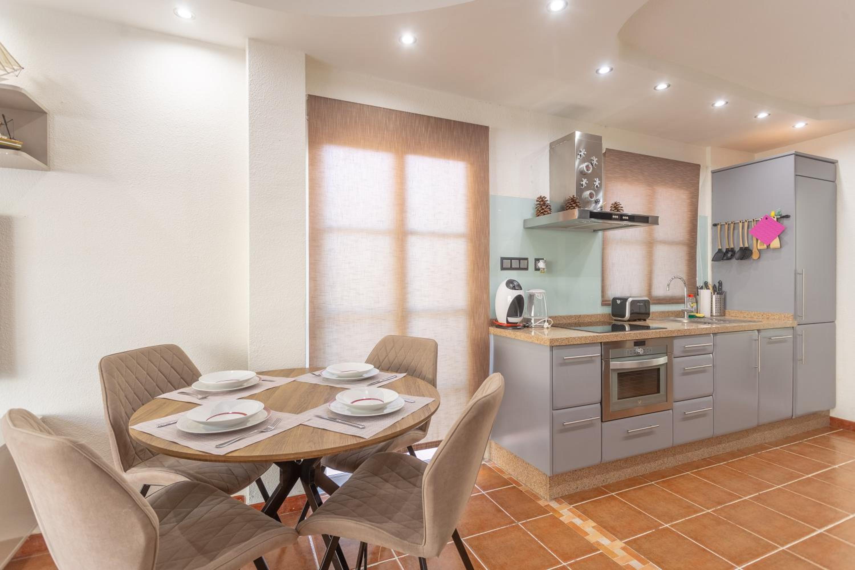 Aqua Vista 2 bed Penthouse with great views view 4