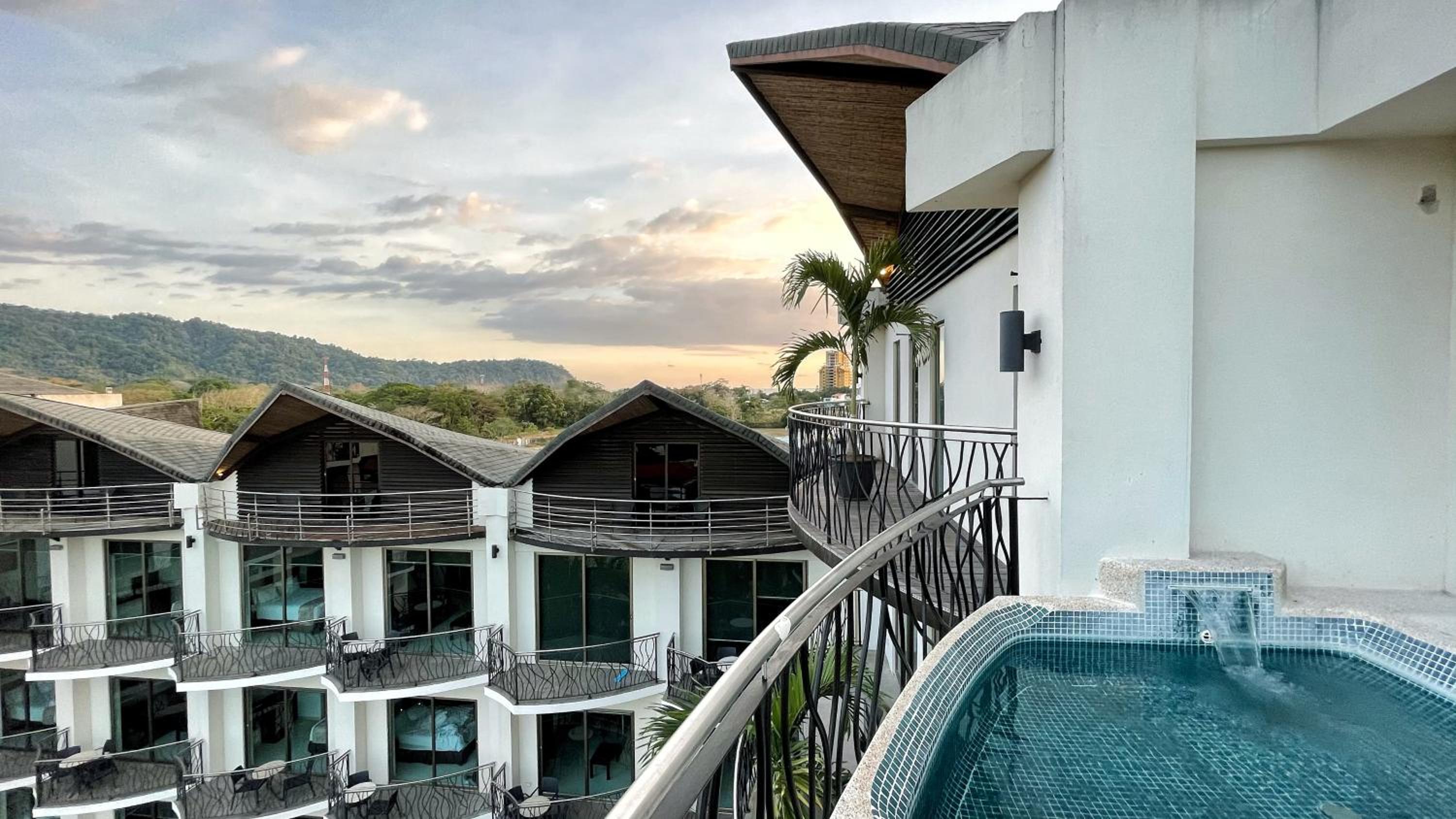 Luxury SKY PENTHOUSES 3-6BR Condo-Hotel at Oceano Jaco