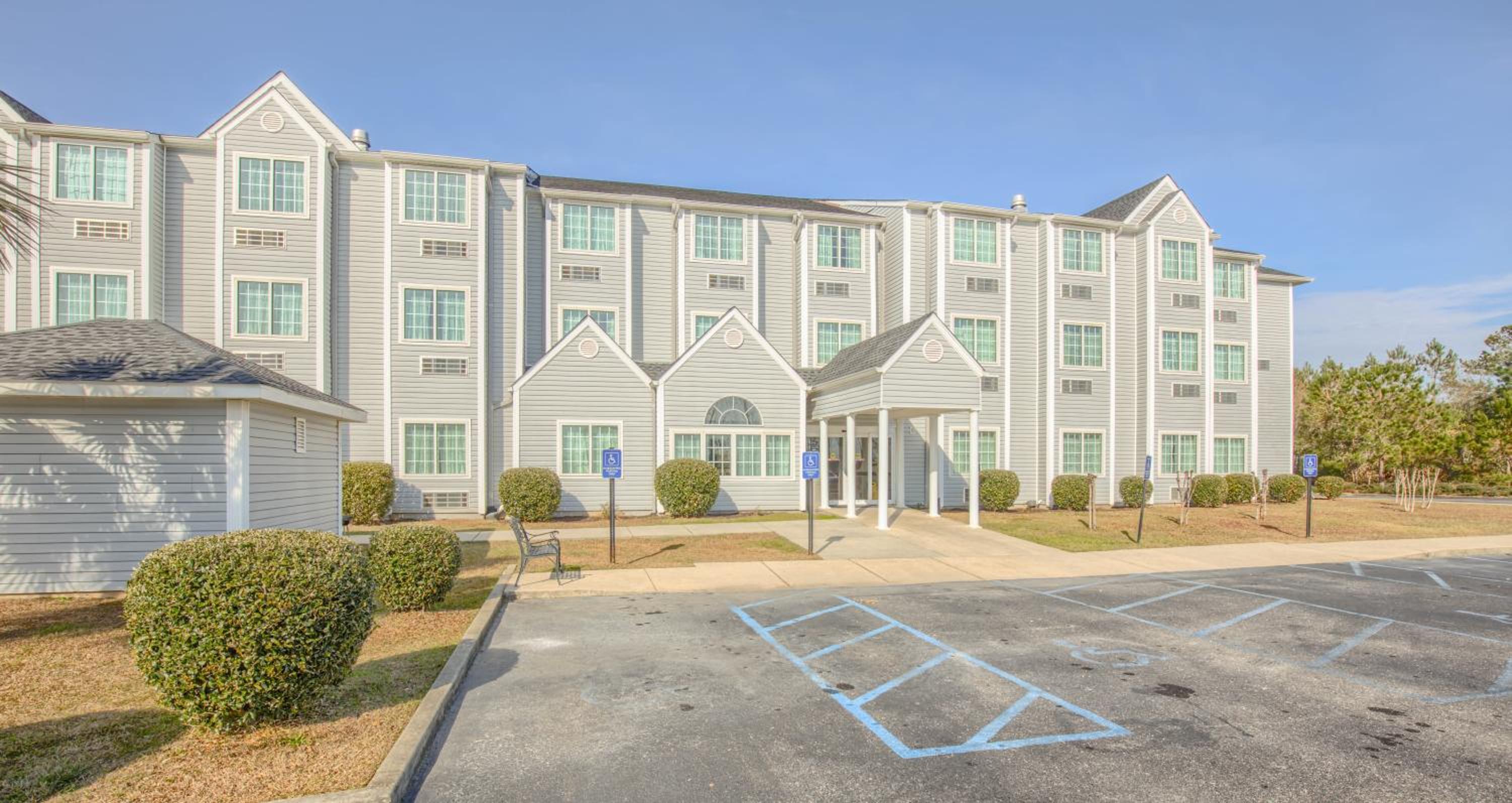 Hotel Microtel Inn & Suites by Wyndham Gulf Shores - Image 1