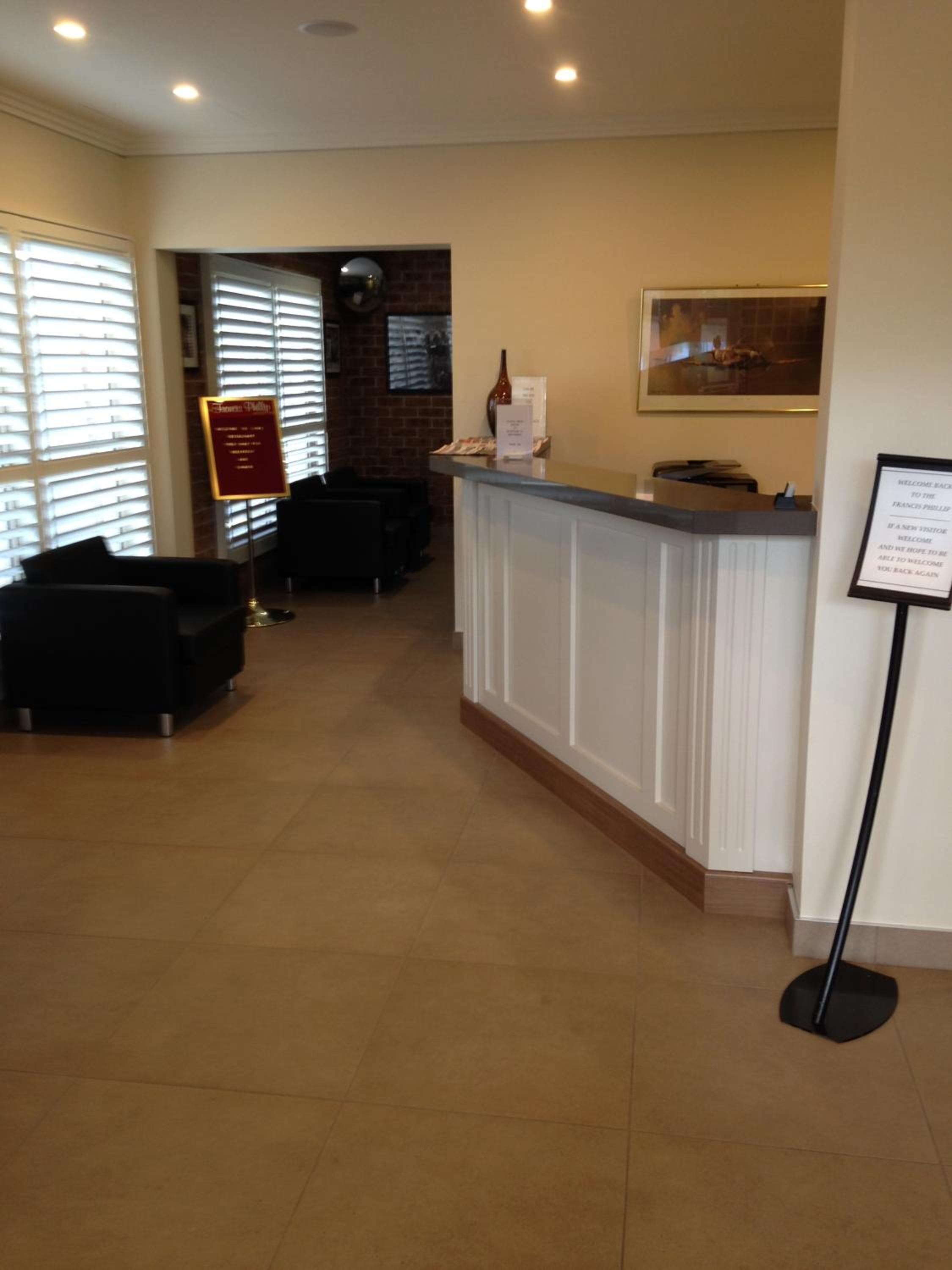 Francis Phillip Motor Inn and The Lodge