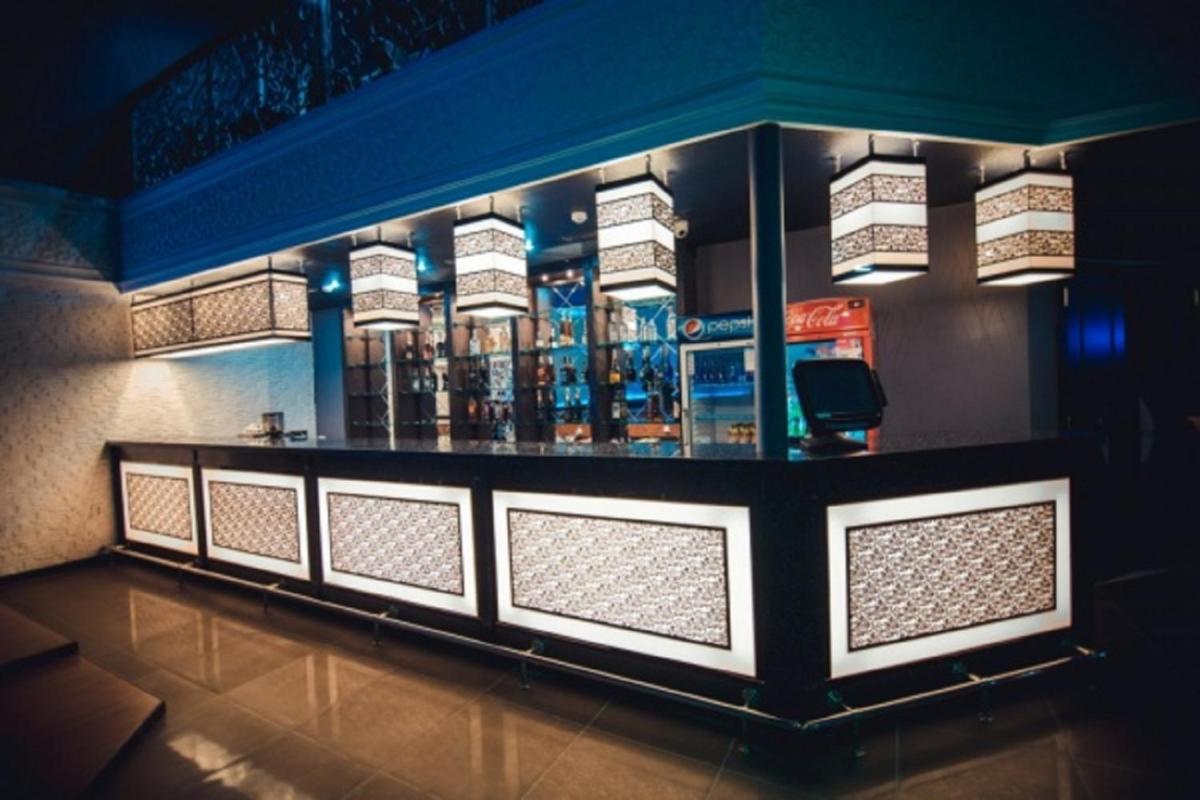 bar