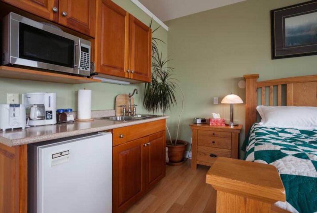 Birds of a Feather Victoria Oceanfront Studio Suites