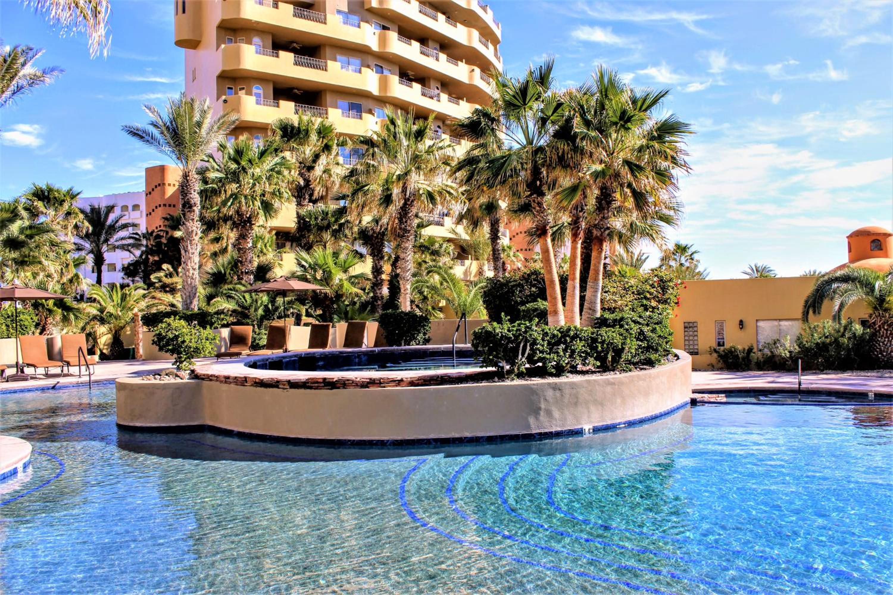 Bella Sirena 305-A - Elegant Oceanview Condo on Beachfront Resort