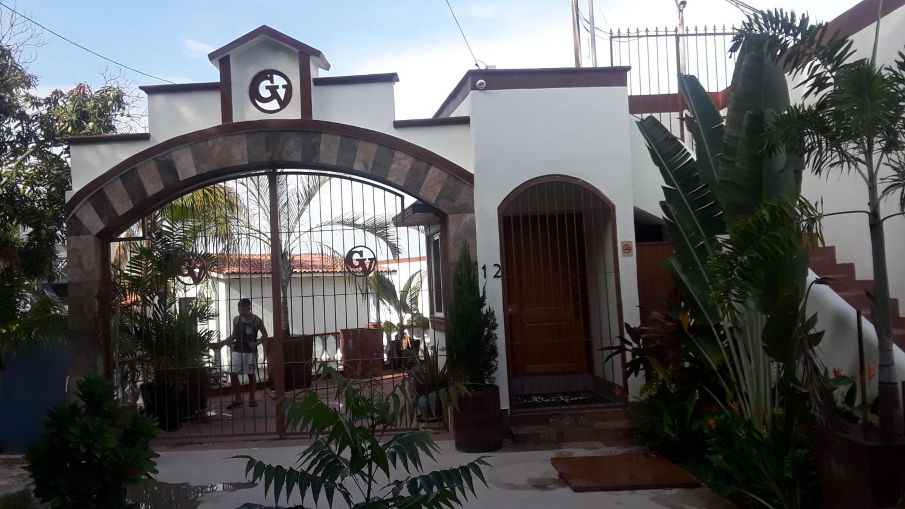 Hotel Grand View Suites - Image 1