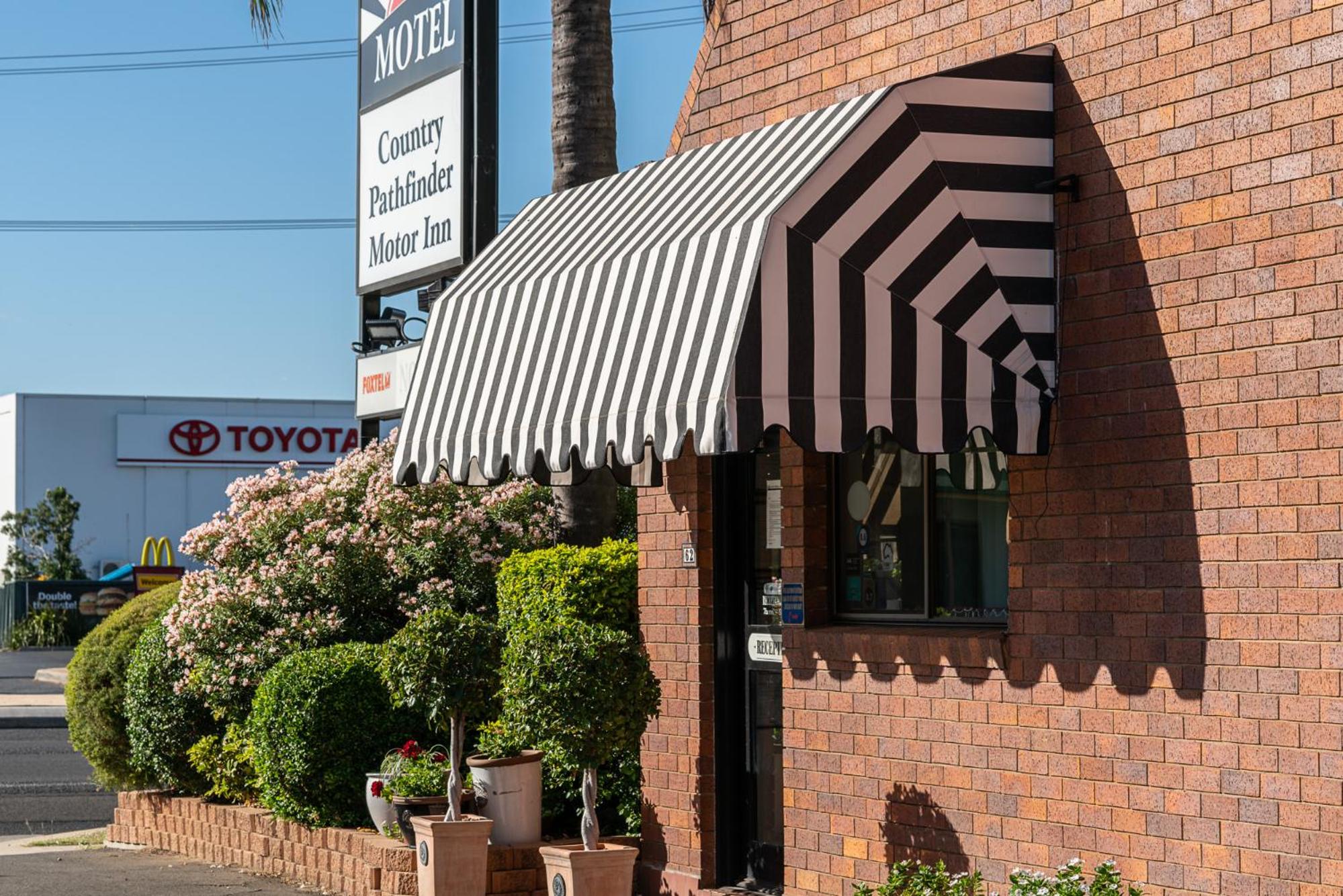 Country Pathfinder Motor Inn
