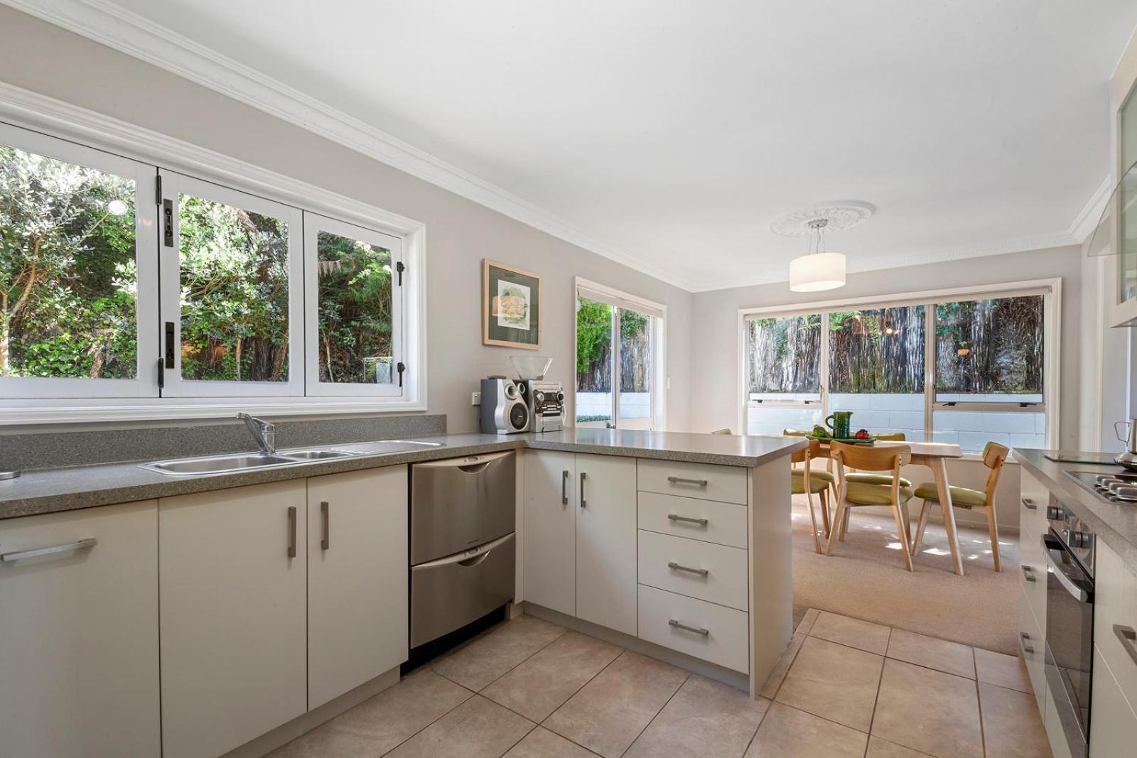 Krissell Castle - Acacia Bay Holiday Home