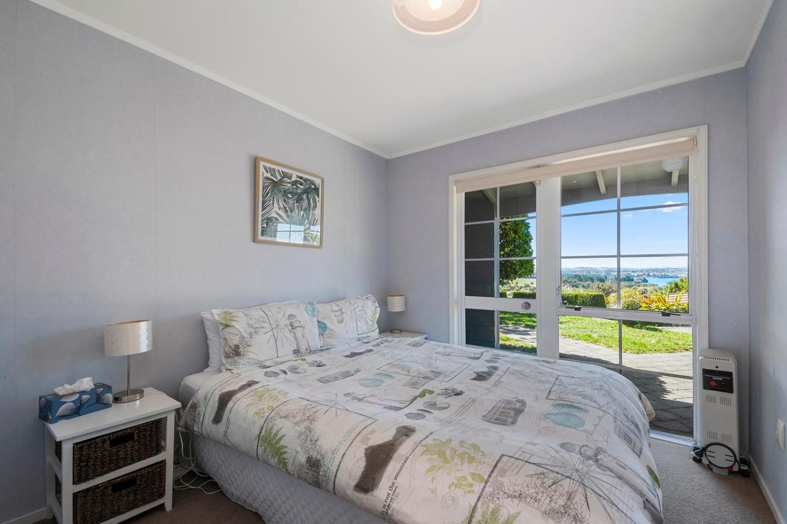 Krissell Castle - Acacia Bay Holiday Home