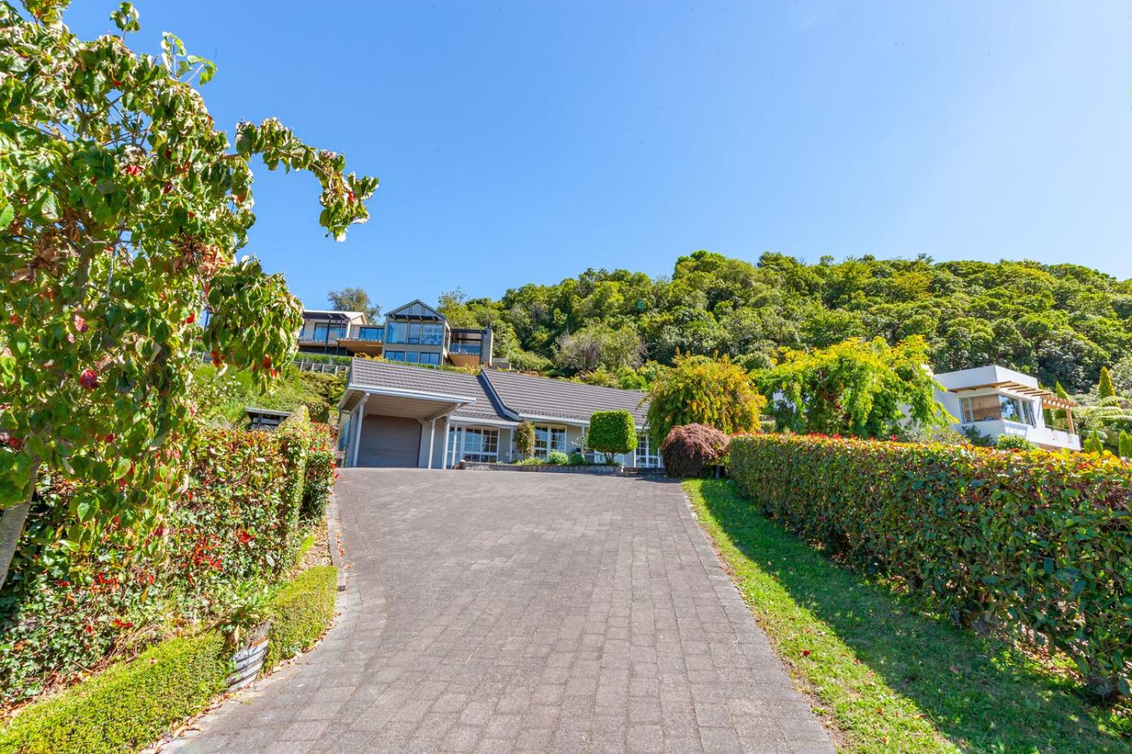 Krissell Castle - Acacia Bay Holiday Home