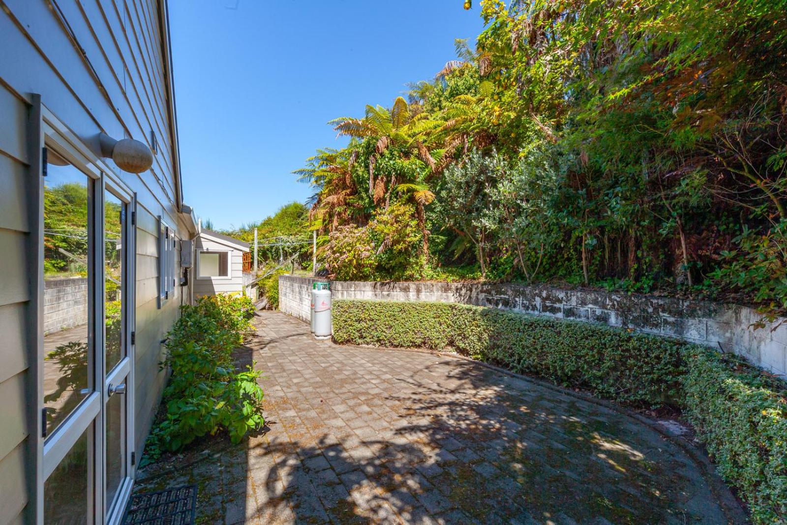Krissell Castle - Acacia Bay Holiday Home
