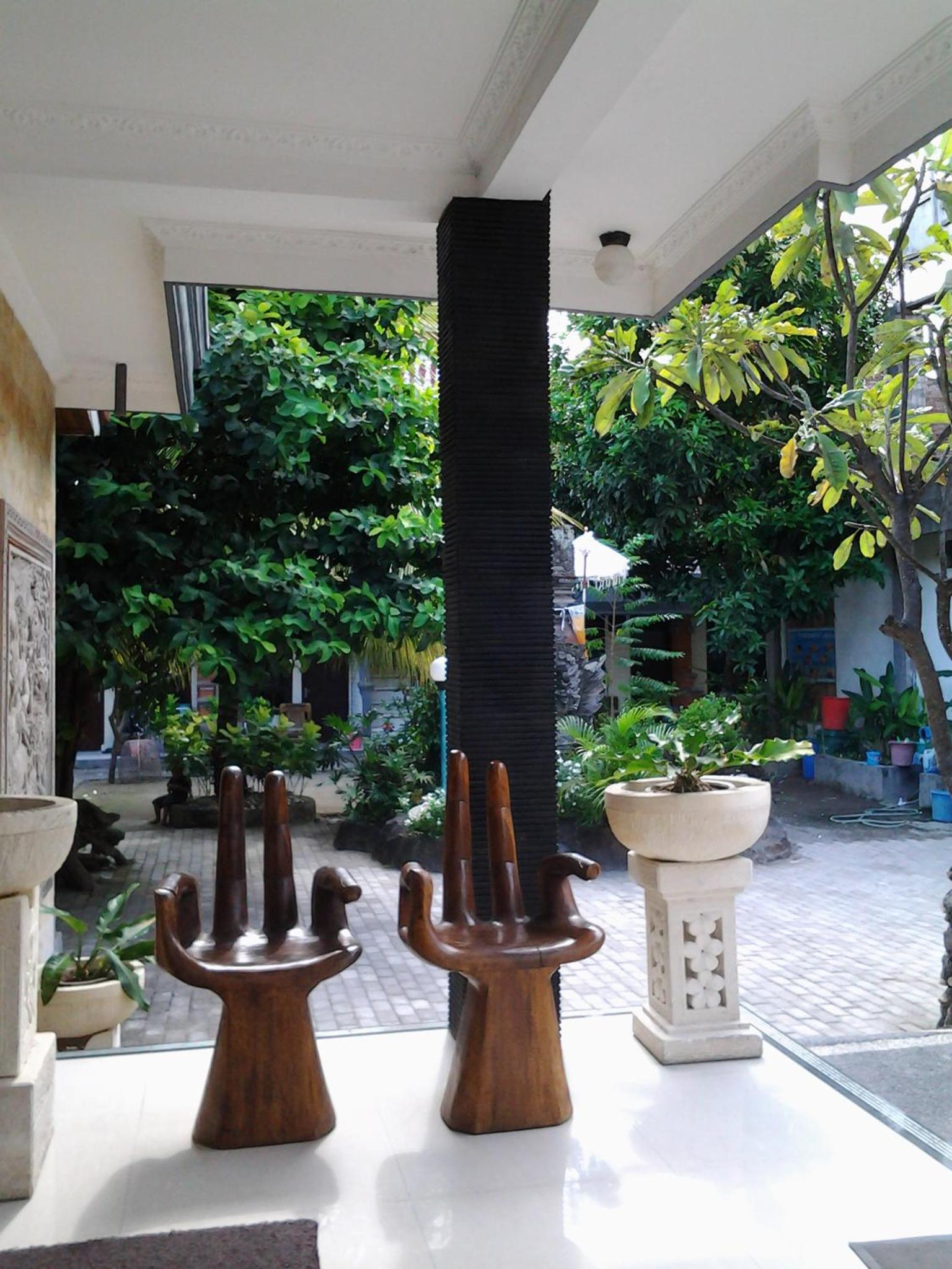 RedDoorz at Mahendra Beach Inn Kuta