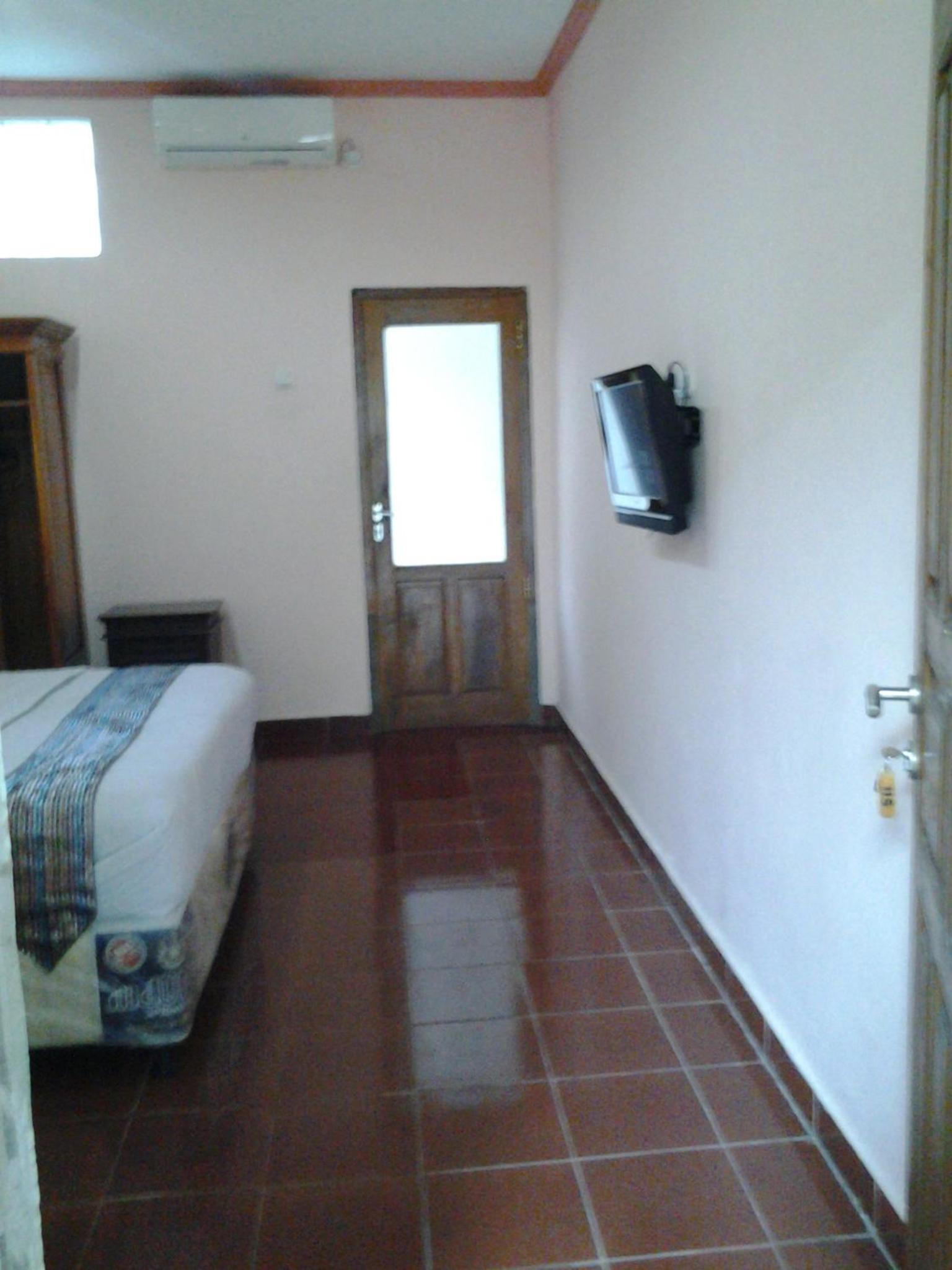 RedDoorz at Mahendra Beach Inn Kuta