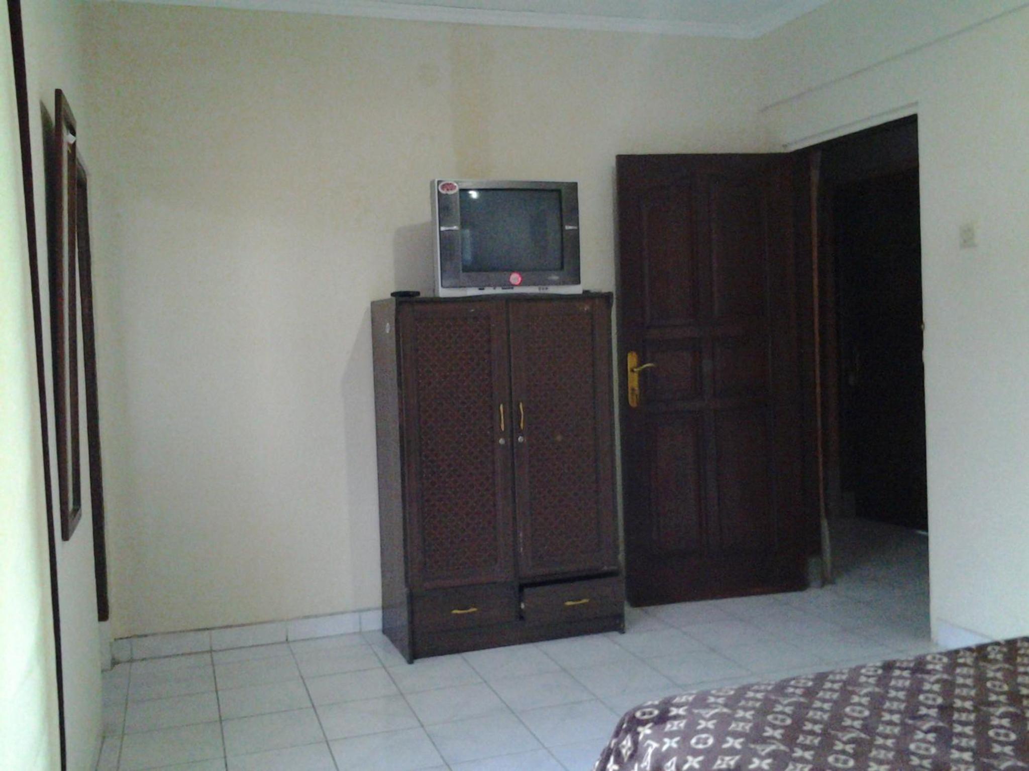 RedDoorz at Mahendra Beach Inn Kuta