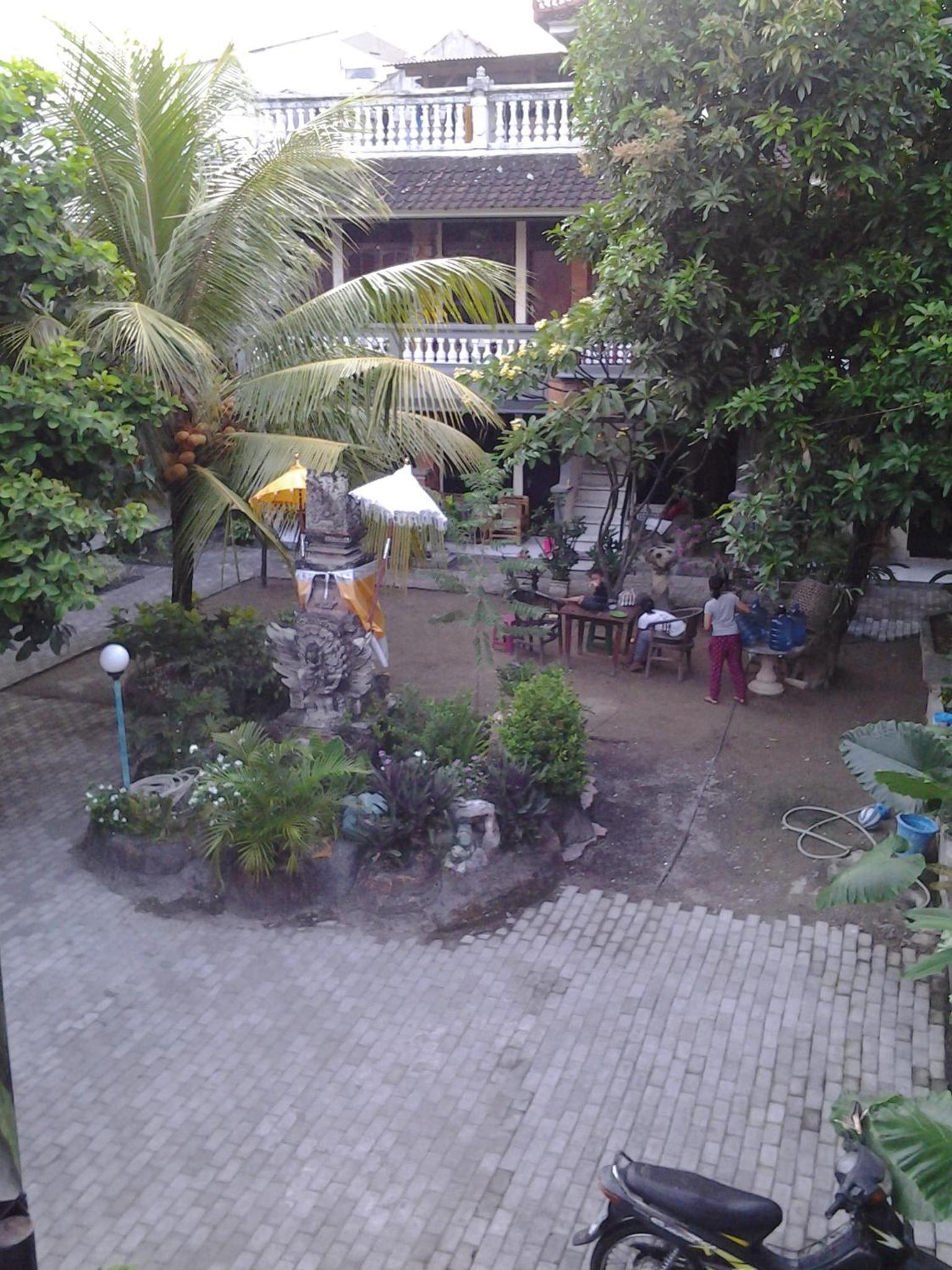 RedDoorz at Mahendra Beach Inn Kuta