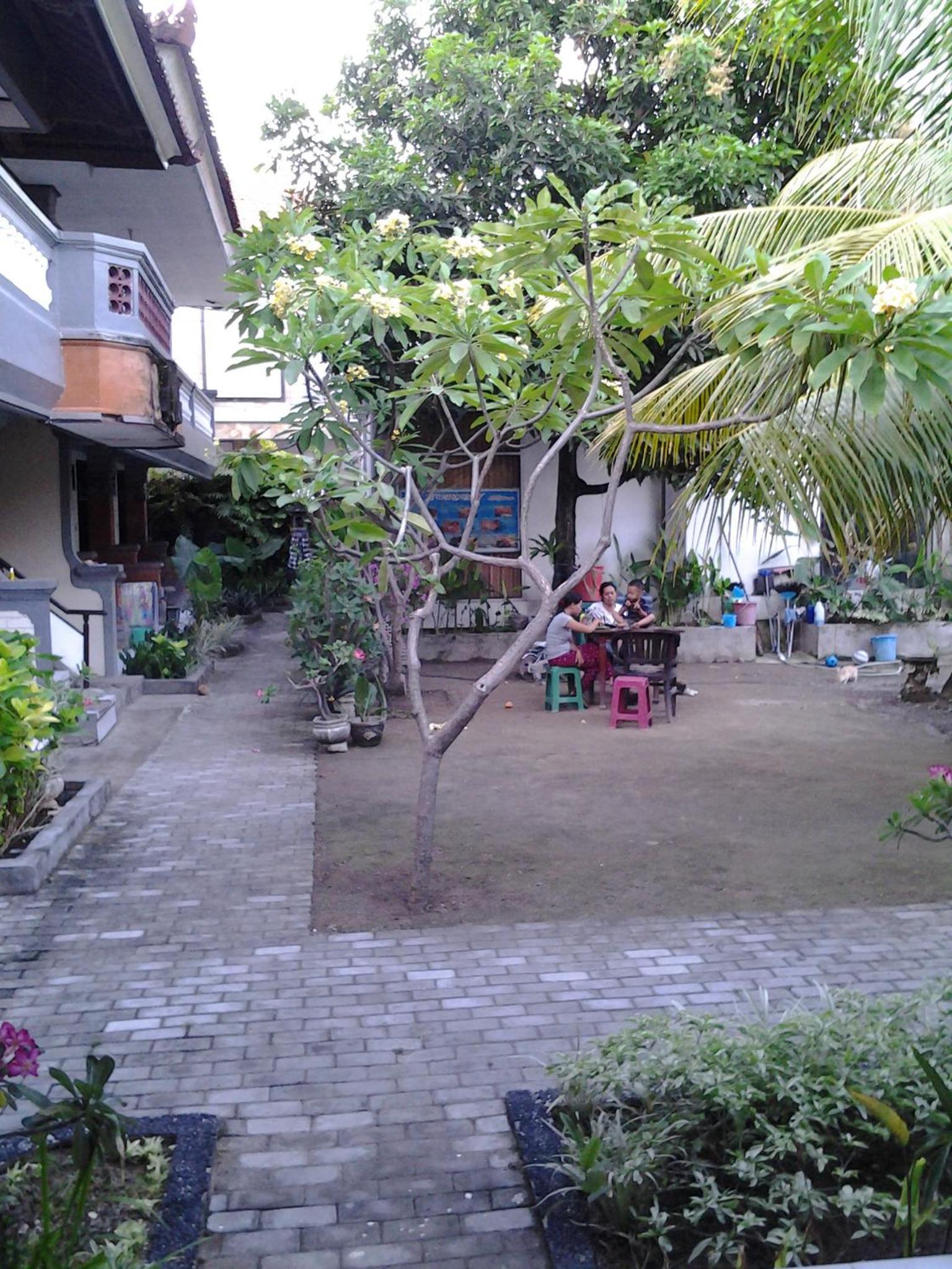 RedDoorz at Mahendra Beach Inn Kuta