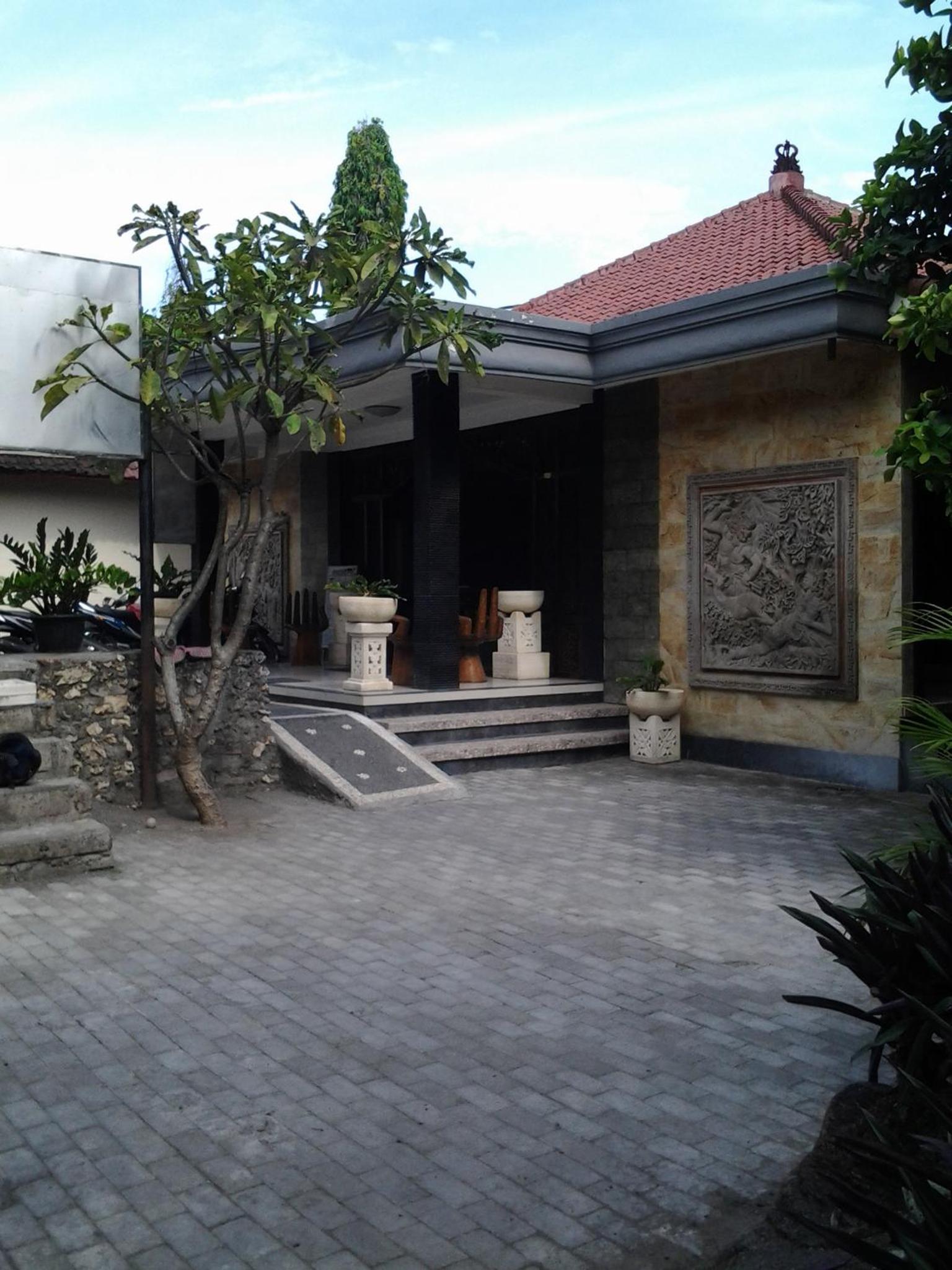 RedDoorz at Mahendra Beach Inn Kuta