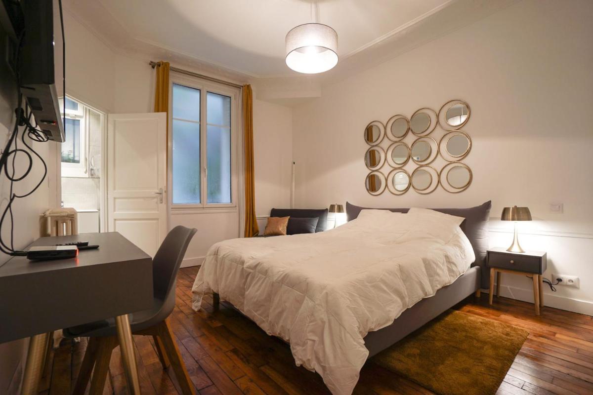 Large Flat At 2 Steps From The Eiffel Tower