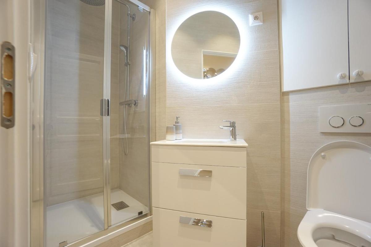 Large Flat At 2 Steps From The Eiffel Tower