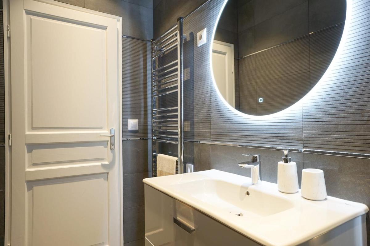 Large Flat At 2 Steps From The Eiffel Tower
