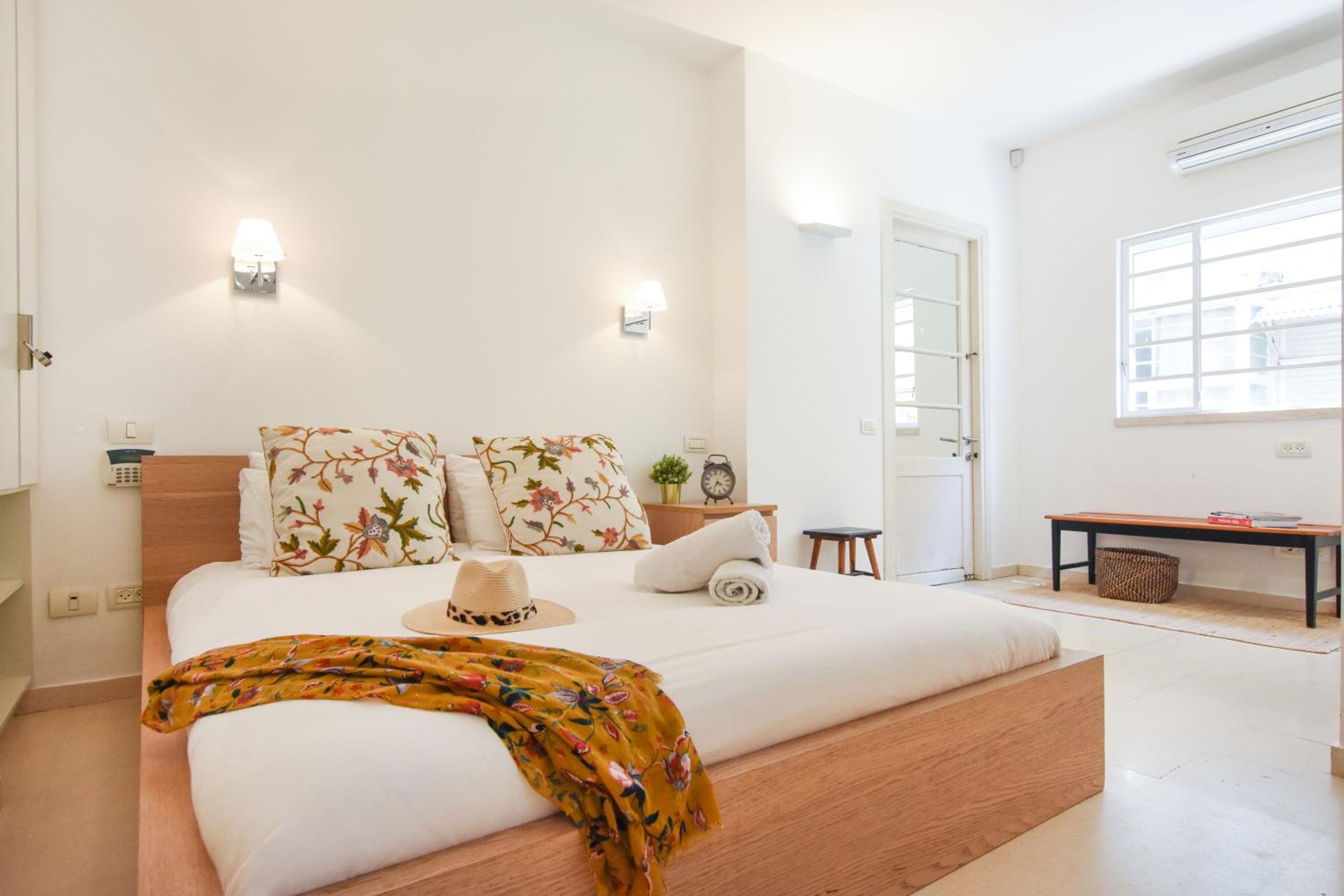 Spacious 3-BR Apartment by HolyGuest view 5