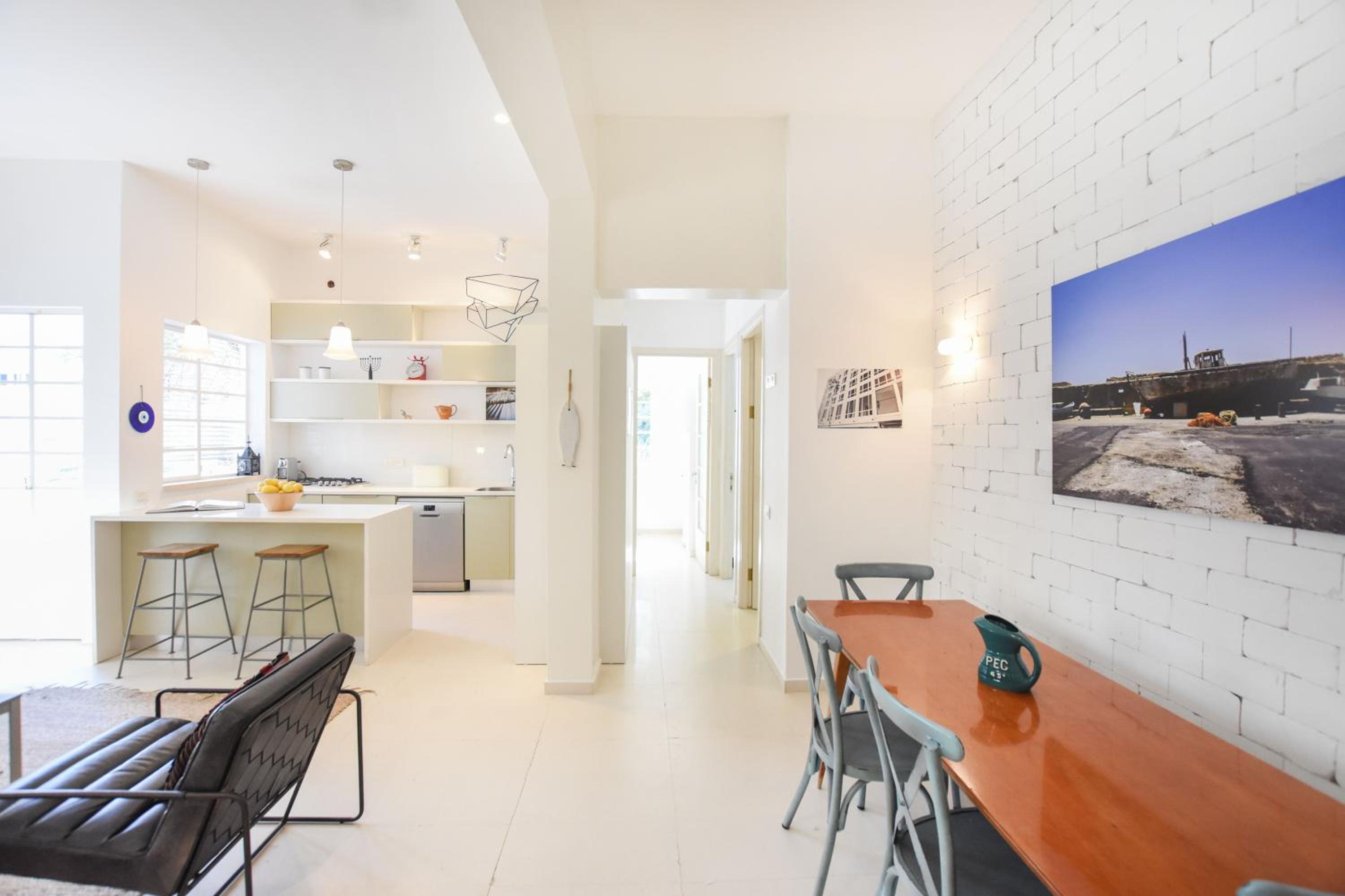 Spacious 3-BR Apartment by HolyGuest view 2