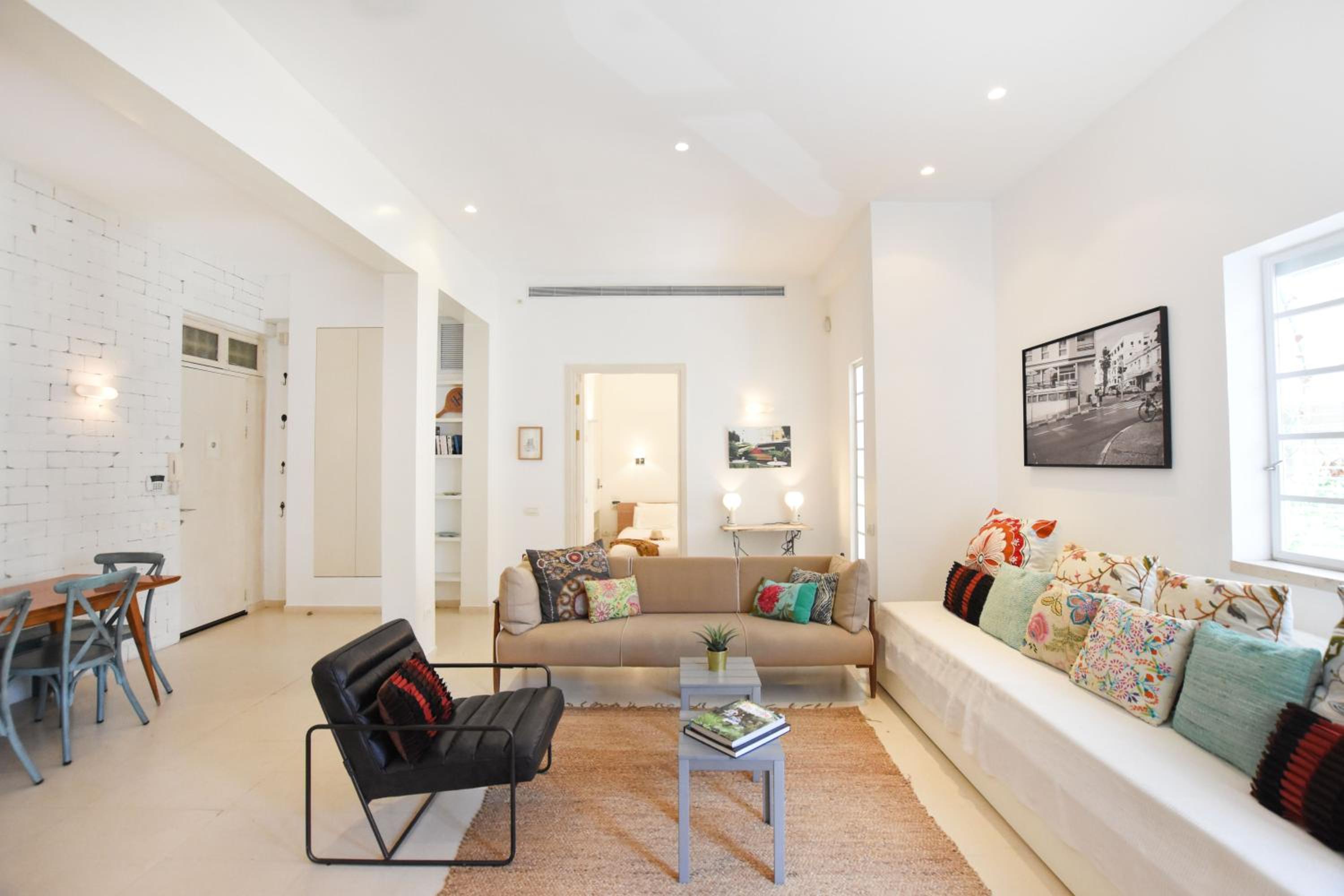 Spacious 3-BR Apartment by HolyGuest view 4