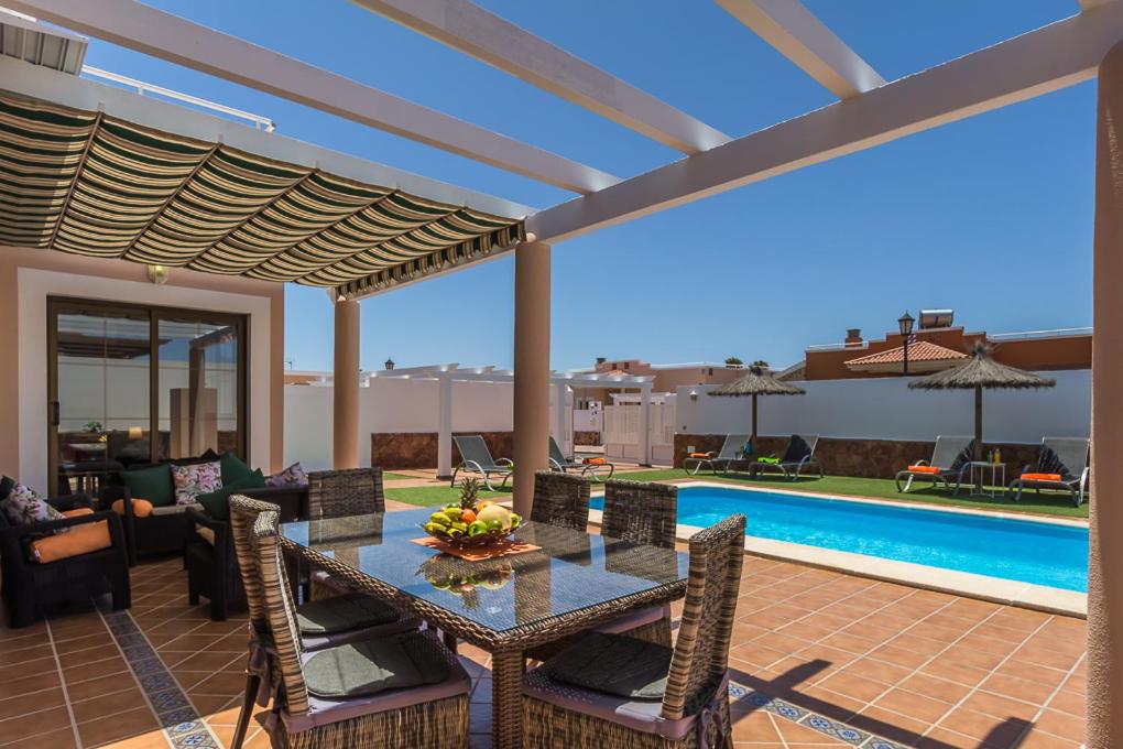Hotel Villa with private pool, near beach and golf Caleta de Fuste- Villa Charlotte - Image 1