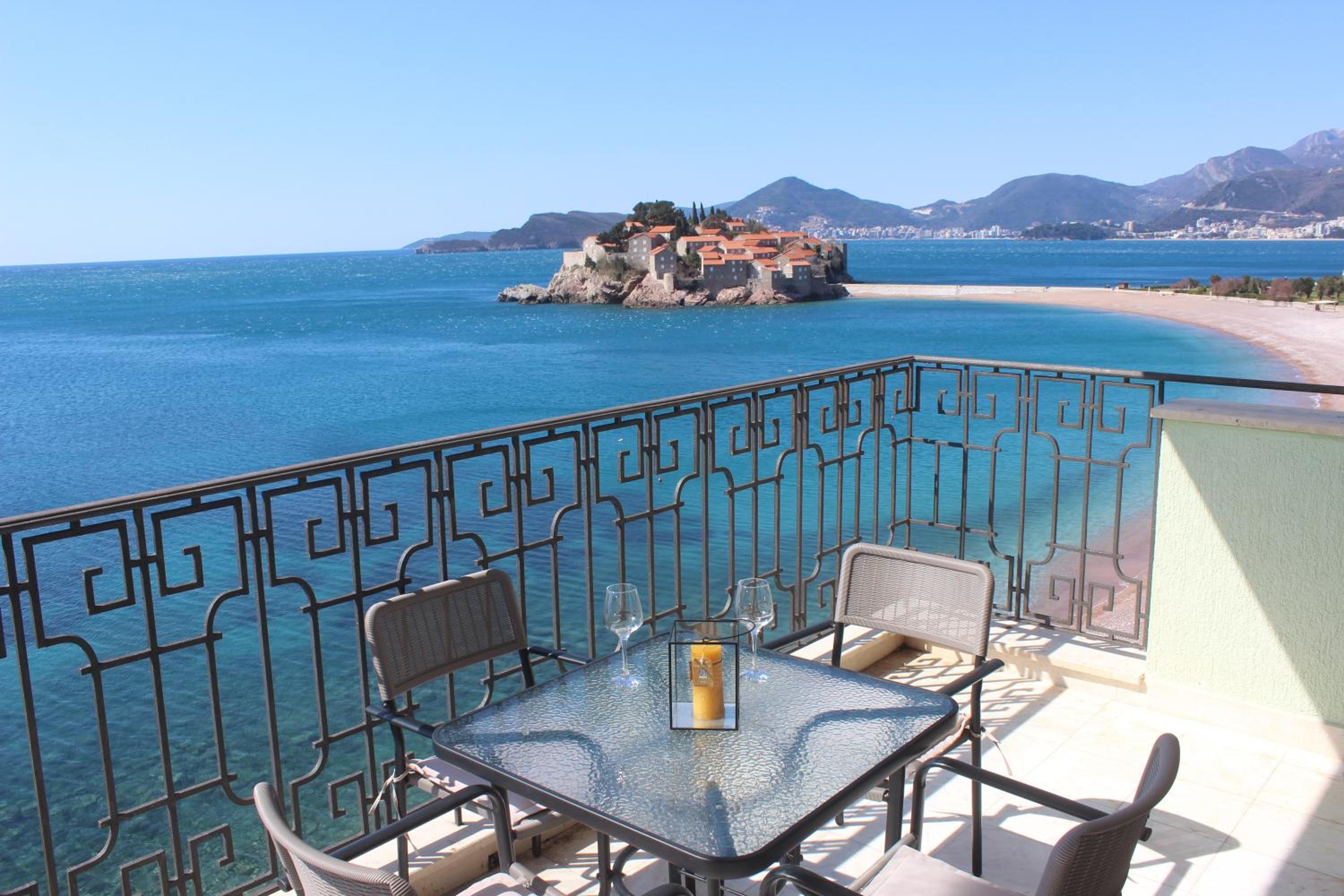 Hotel Sveti Stefan Beach Apartment - Image 1