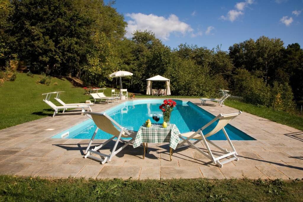 VILLA LIZ Tuscany, private pool, hot tub, property fenced, pets allowed view 2