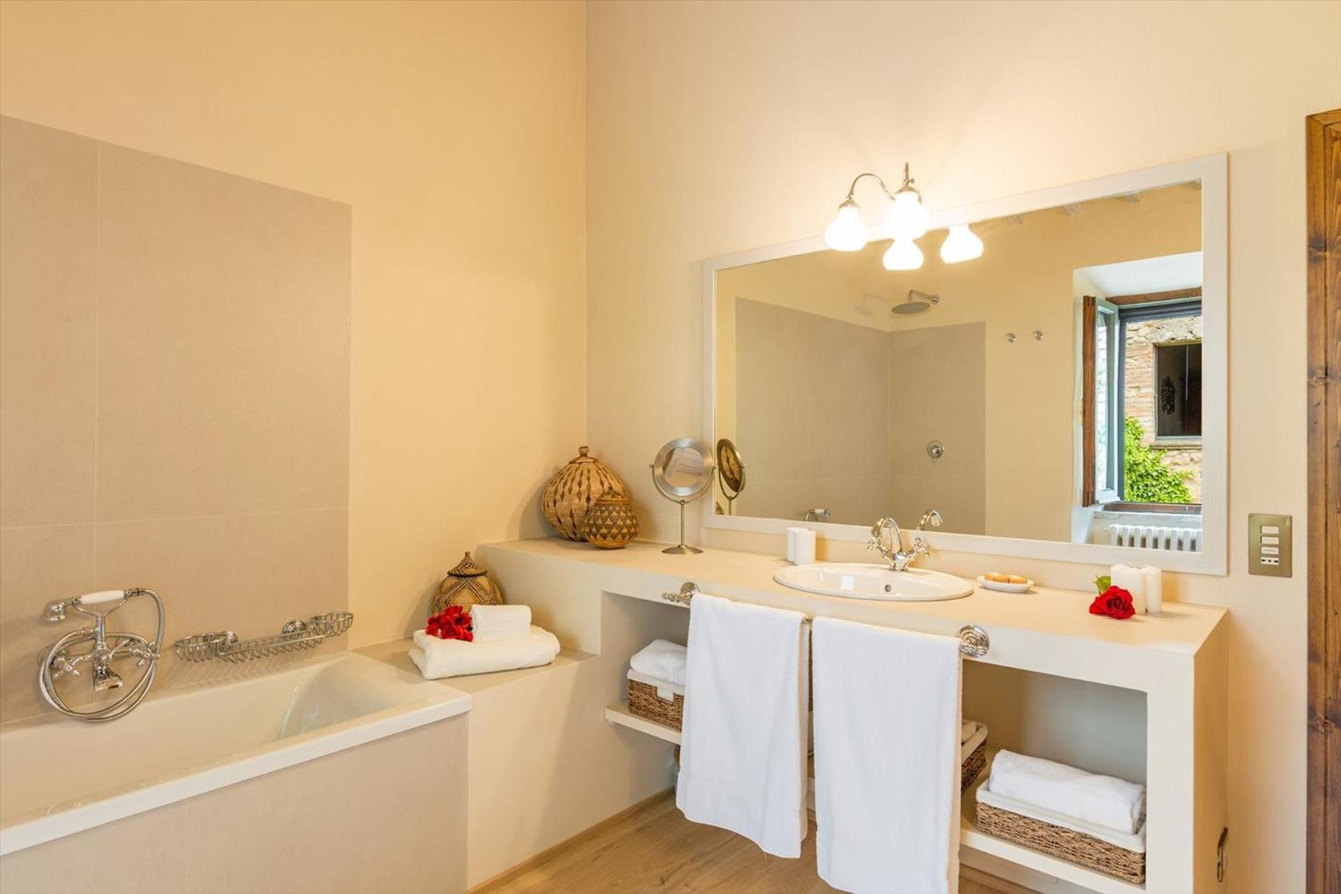 MONTICCHIA 10, Emma Villas view 2
