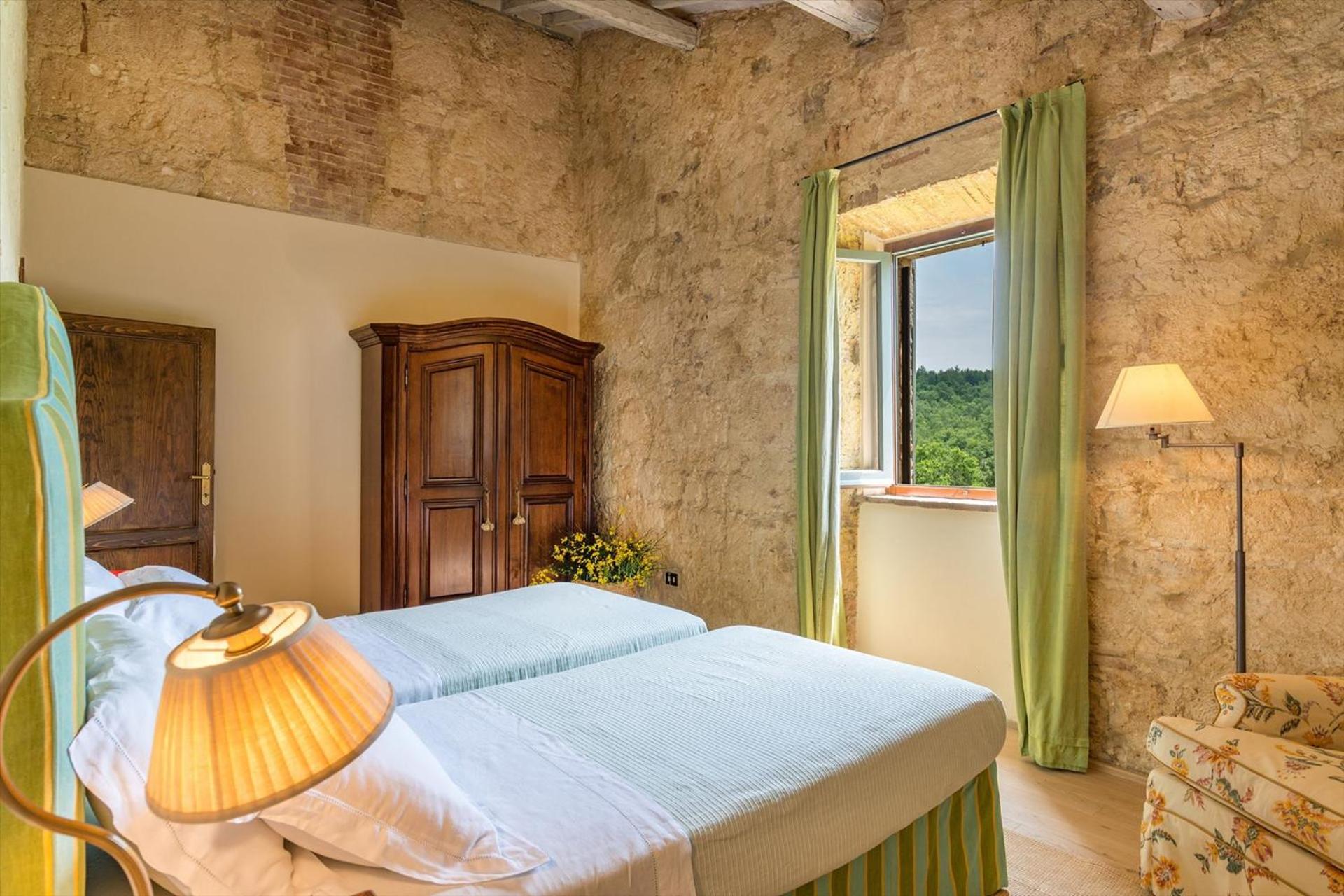 MONTICCHIA 10, Emma Villas view 3