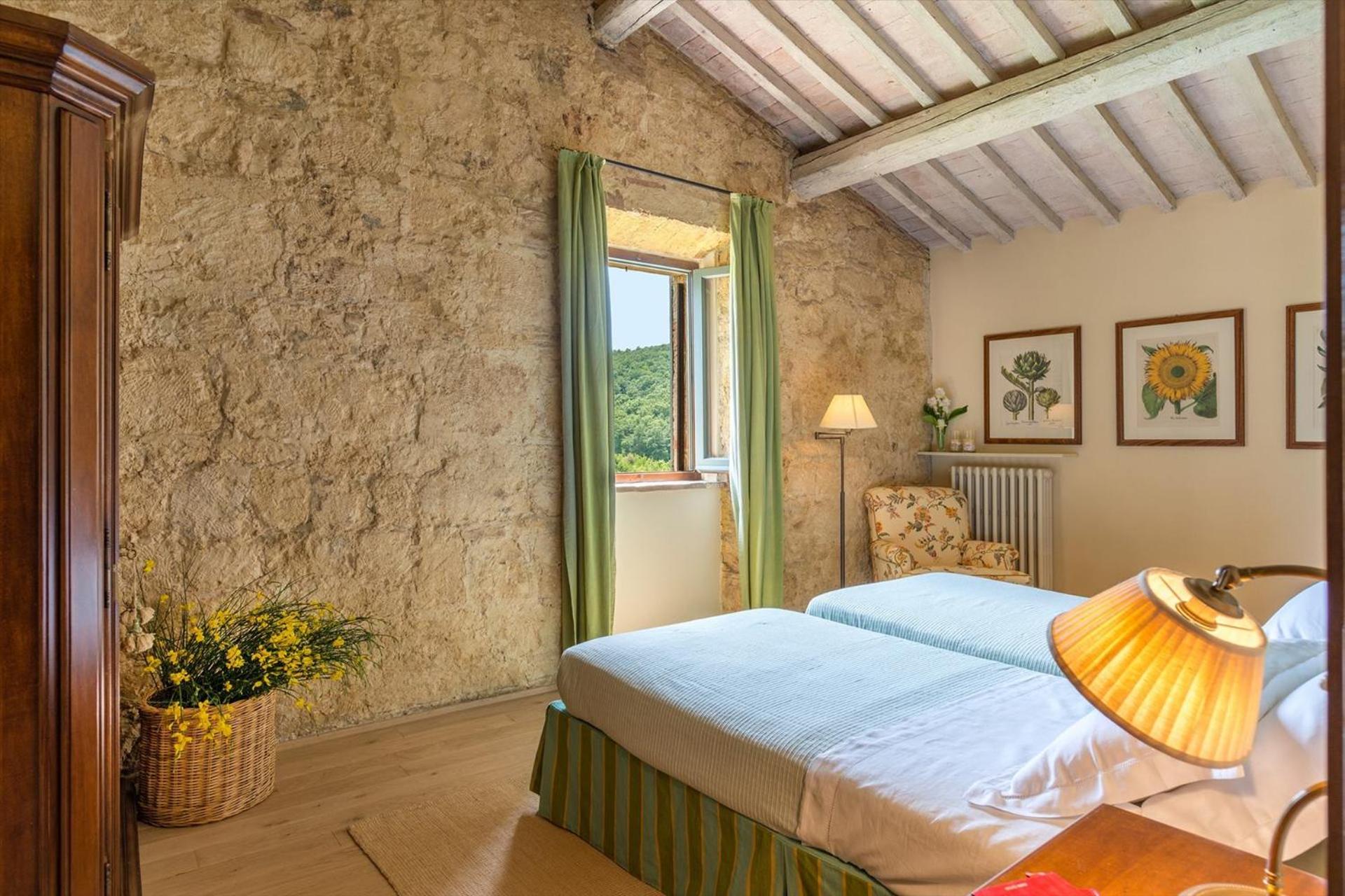 MONTICCHIA 10, Emma Villas view 4