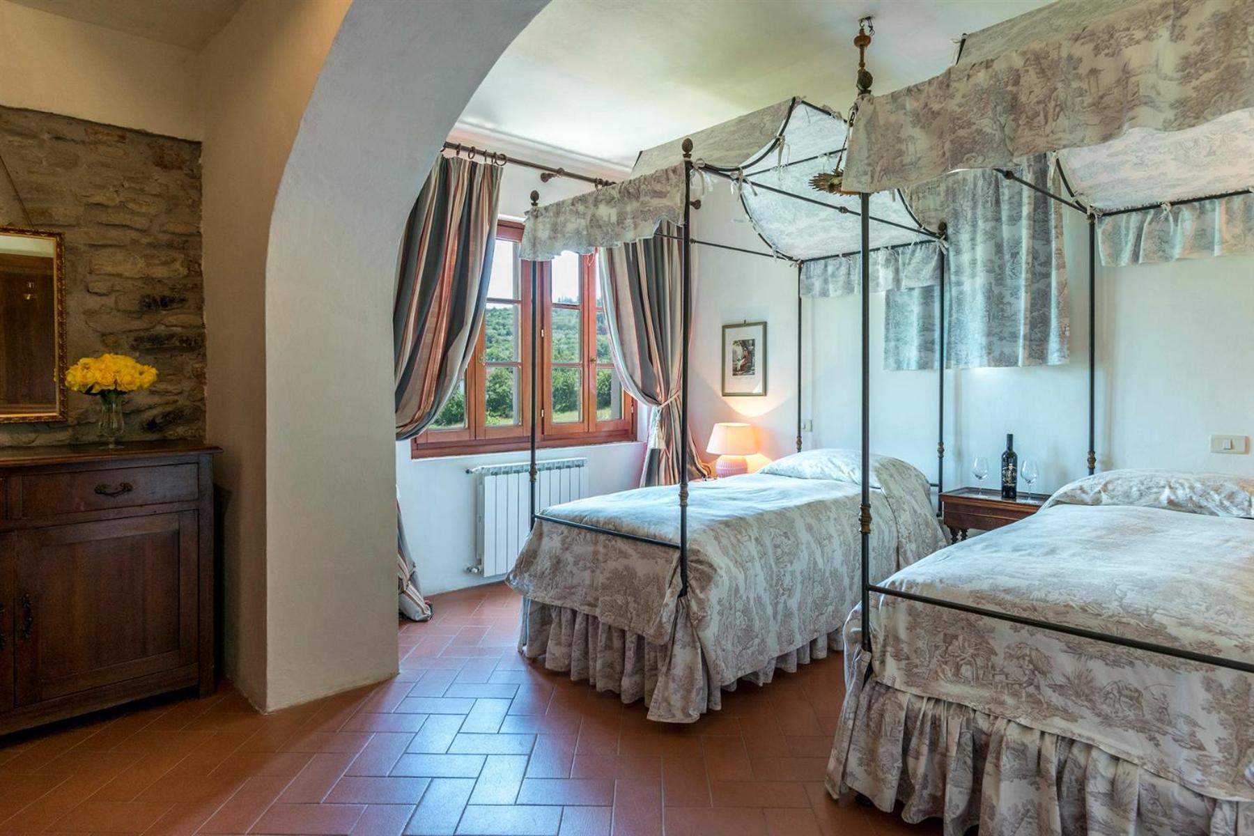 Villa Palazzaccio 26, Emma Villas view 5